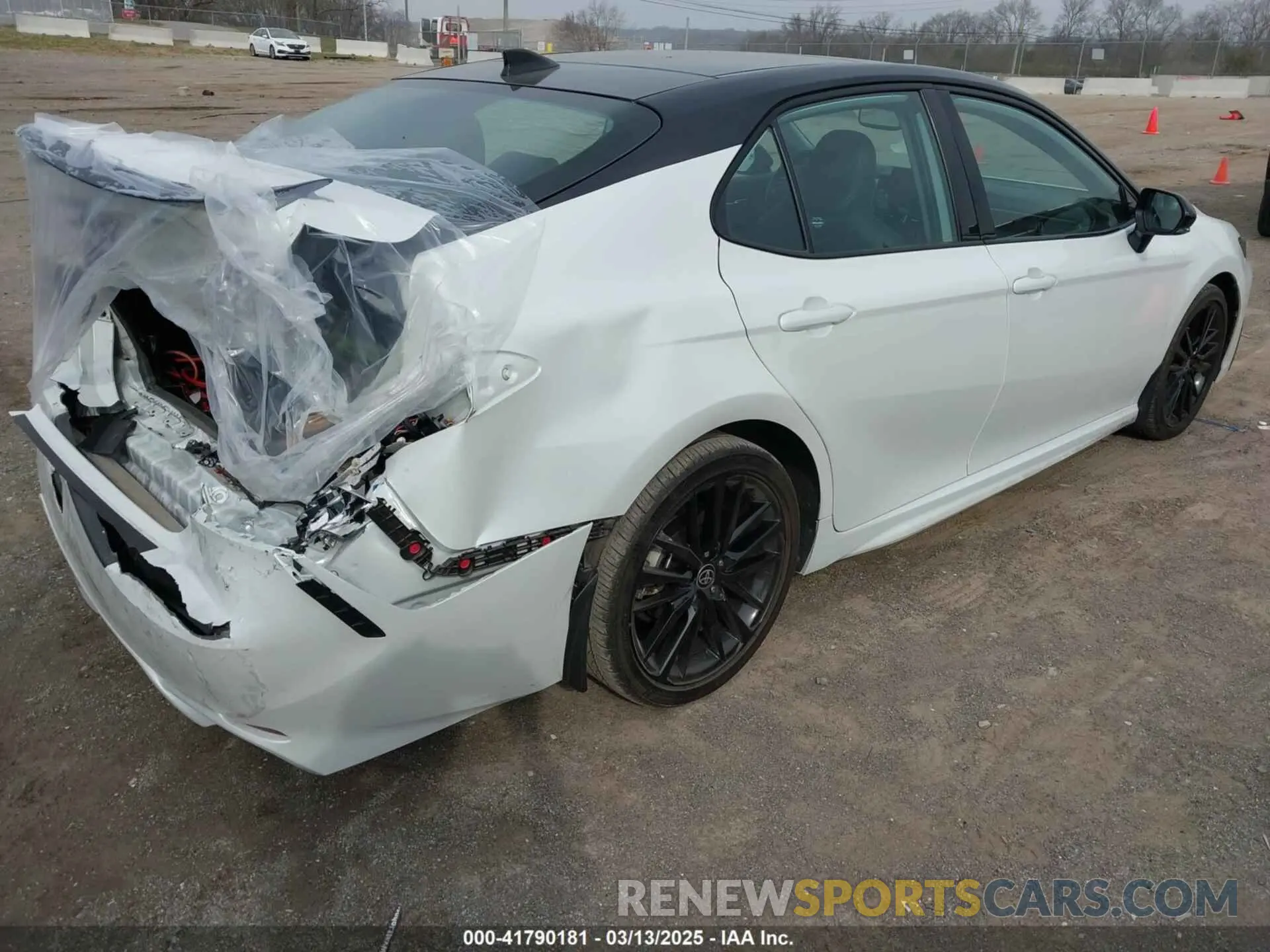 4 Photograph of a damaged car 4T1KZ1AK2NU063990 TOYOTA CAMRY 2022