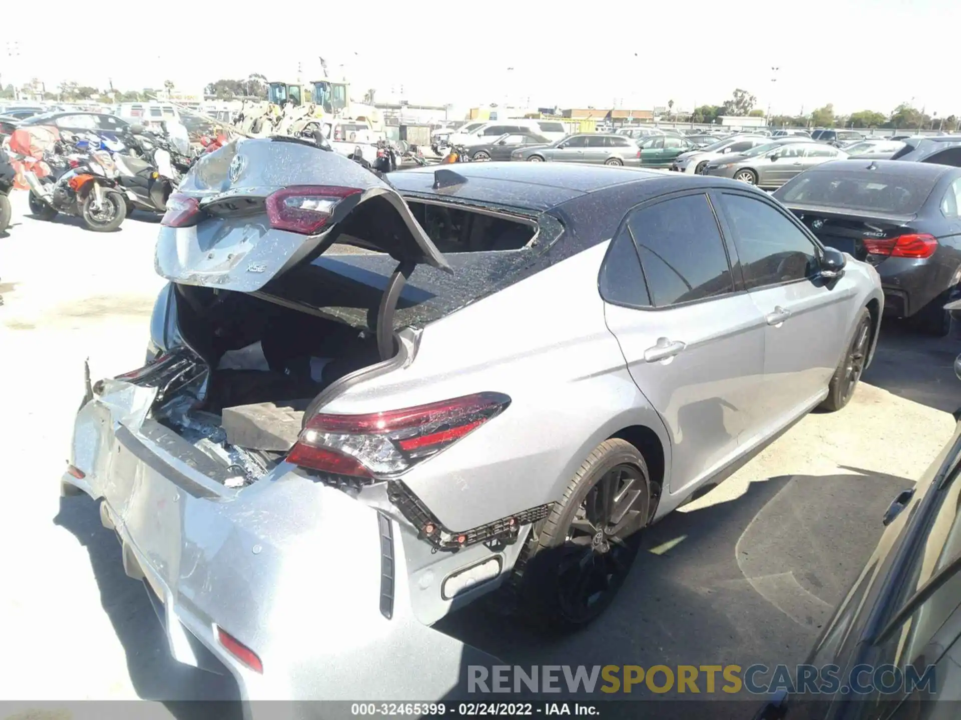 4 Photograph of a damaged car 4T1KZ1AK2NU064220 TOYOTA CAMRY 2022