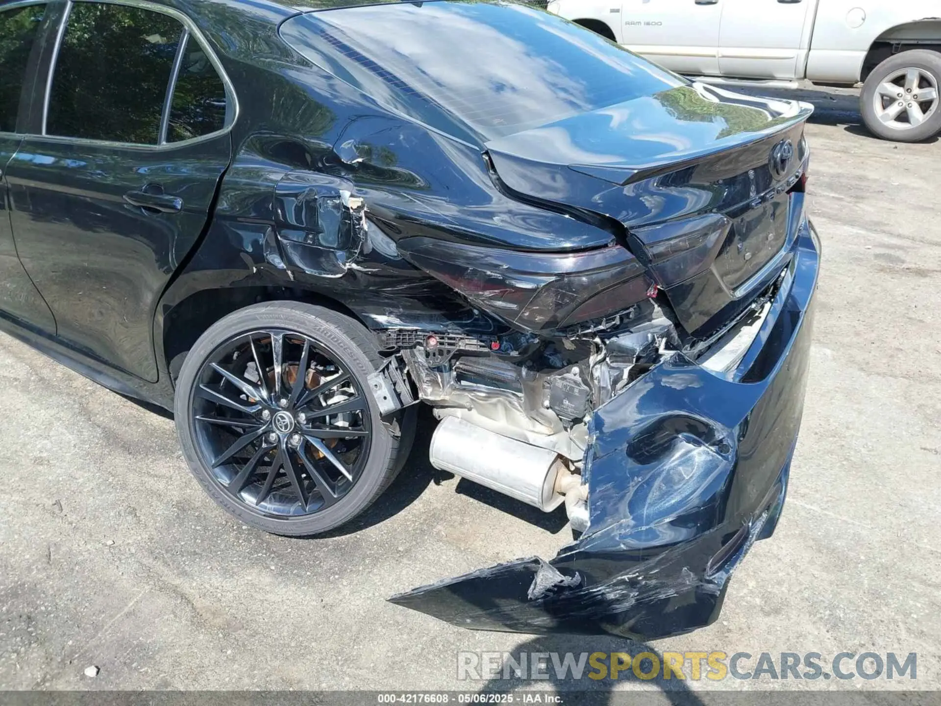 6 Photograph of a damaged car 4T1KZ1AK2NU064511 TOYOTA CAMRY 2022