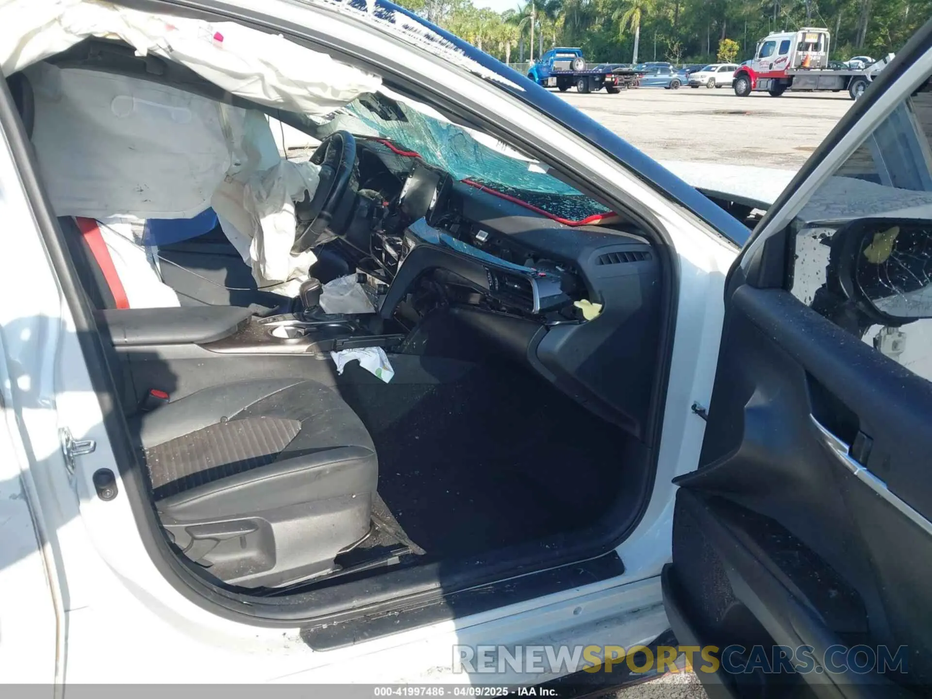 5 Photograph of a damaged car 4T1KZ1AK3NU068132 TOYOTA CAMRY 2022