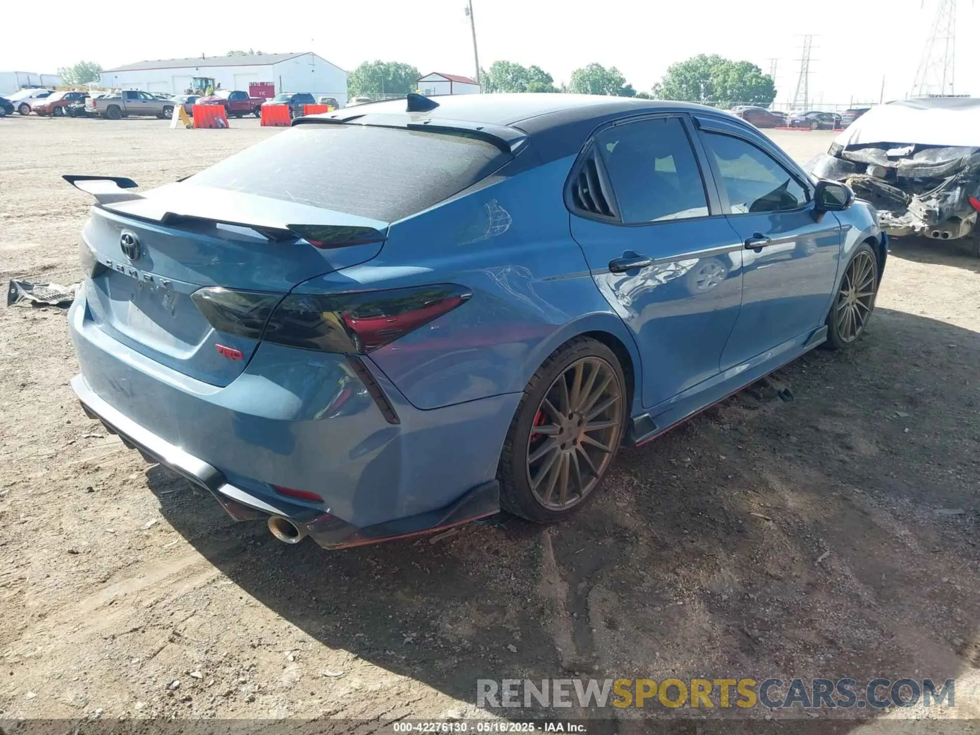 4 Photograph of a damaged car 4T1KZ1AK4NU061948 TOYOTA CAMRY 2022