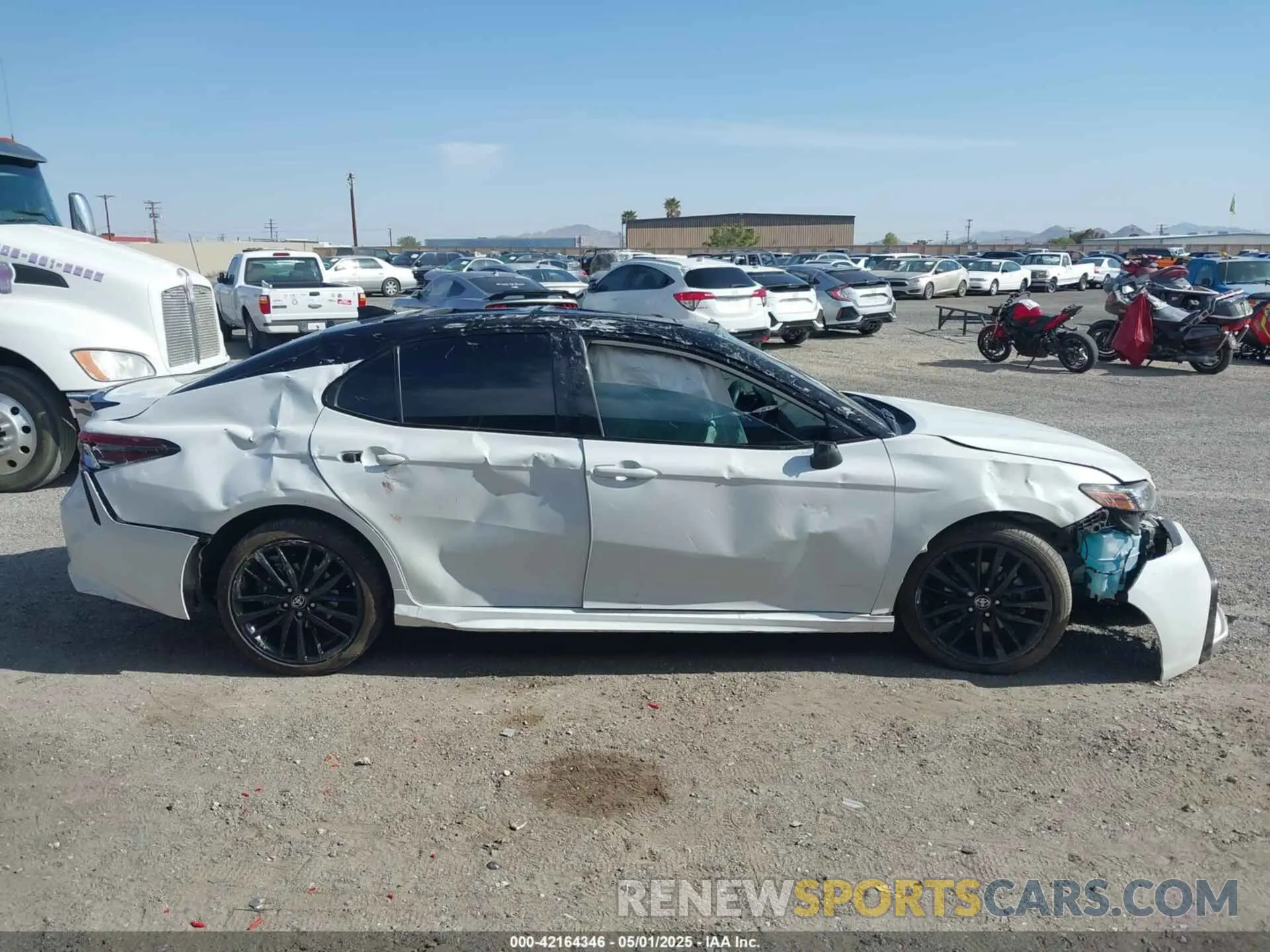 13 Photograph of a damaged car 4T1KZ1AK4NU070715 TOYOTA CAMRY 2022