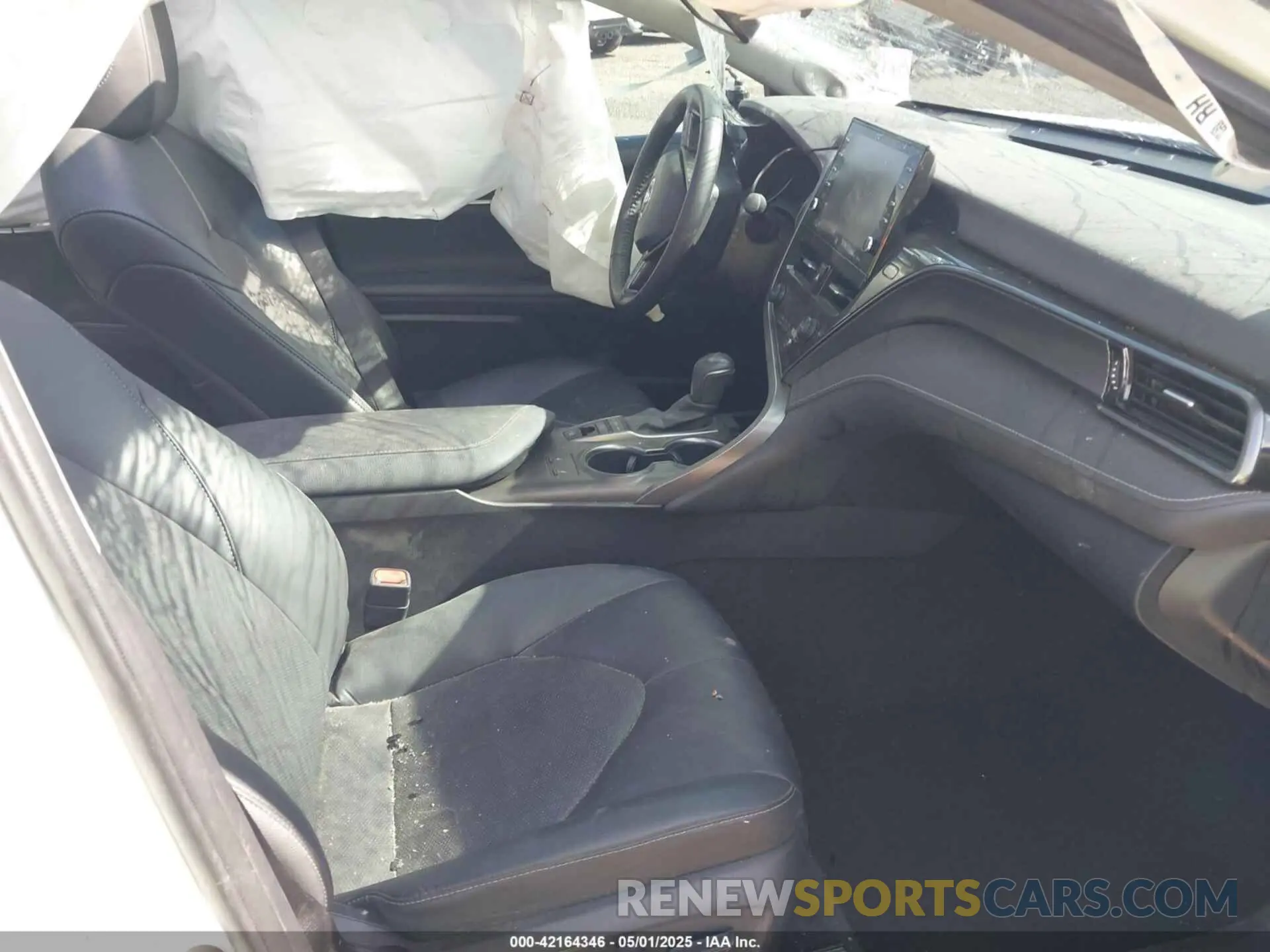 5 Photograph of a damaged car 4T1KZ1AK4NU070715 TOYOTA CAMRY 2022