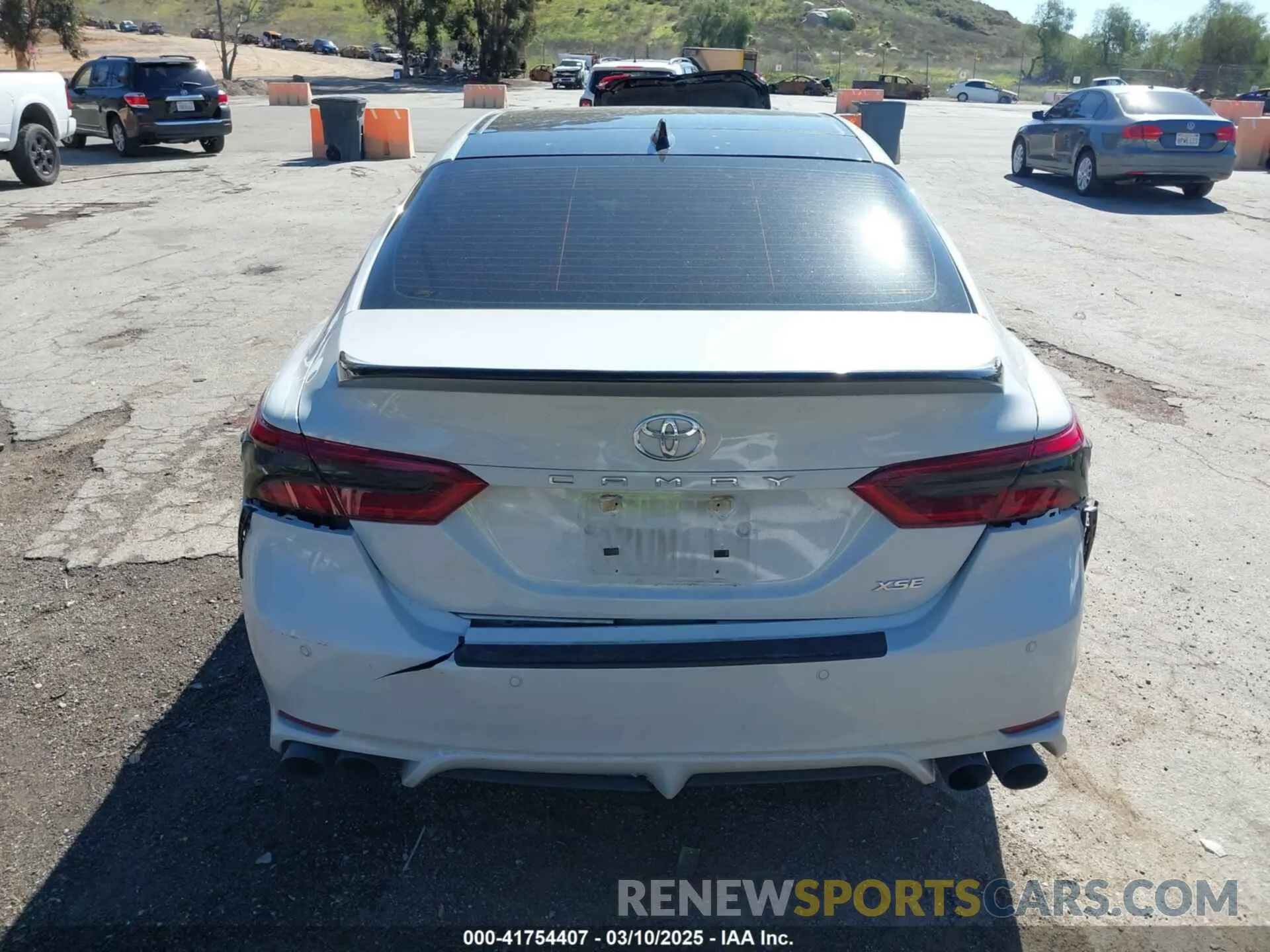 16 Photograph of a damaged car 4T1KZ1AK8NU064271 TOYOTA CAMRY 2022