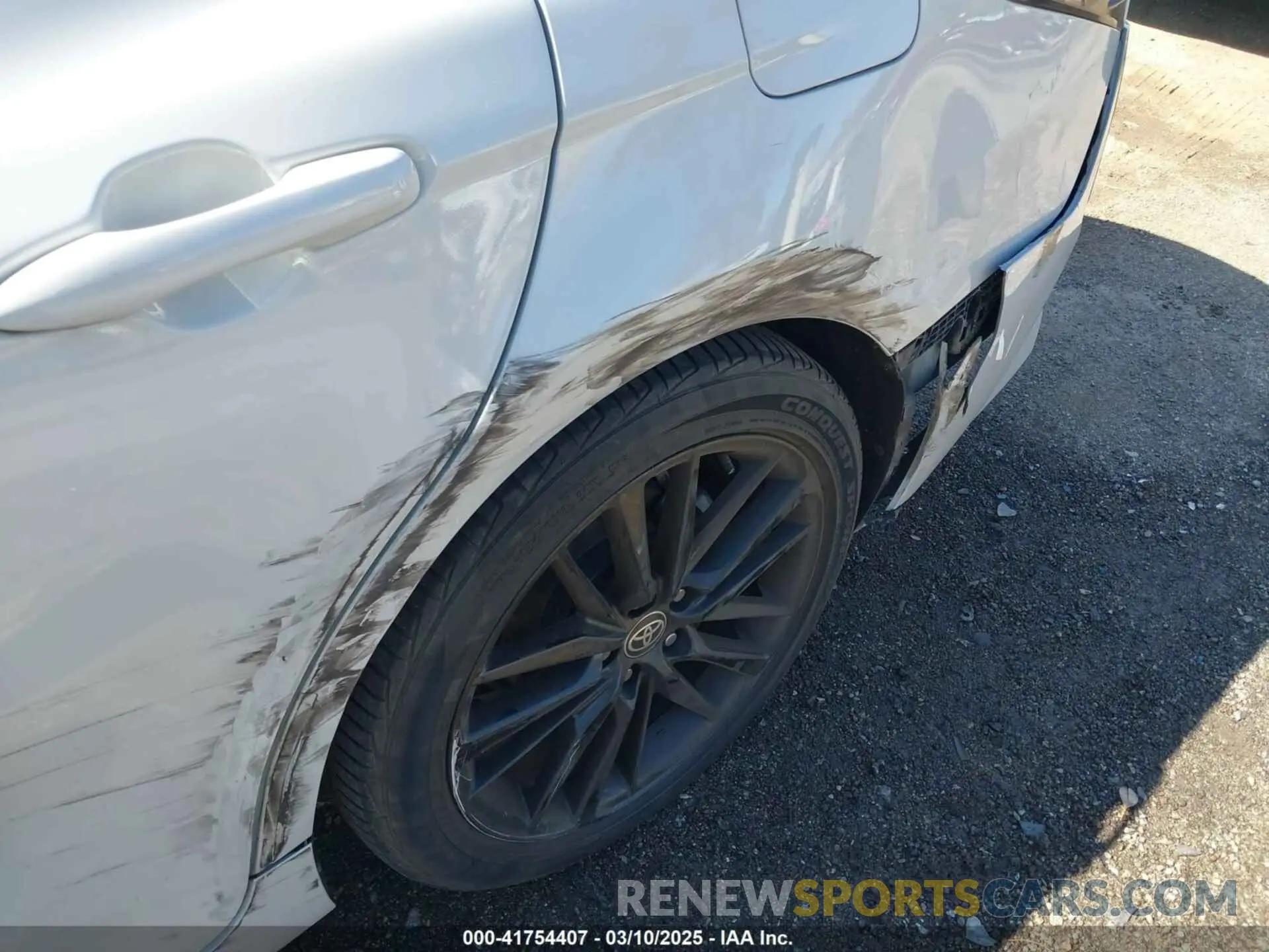 17 Photograph of a damaged car 4T1KZ1AK8NU064271 TOYOTA CAMRY 2022