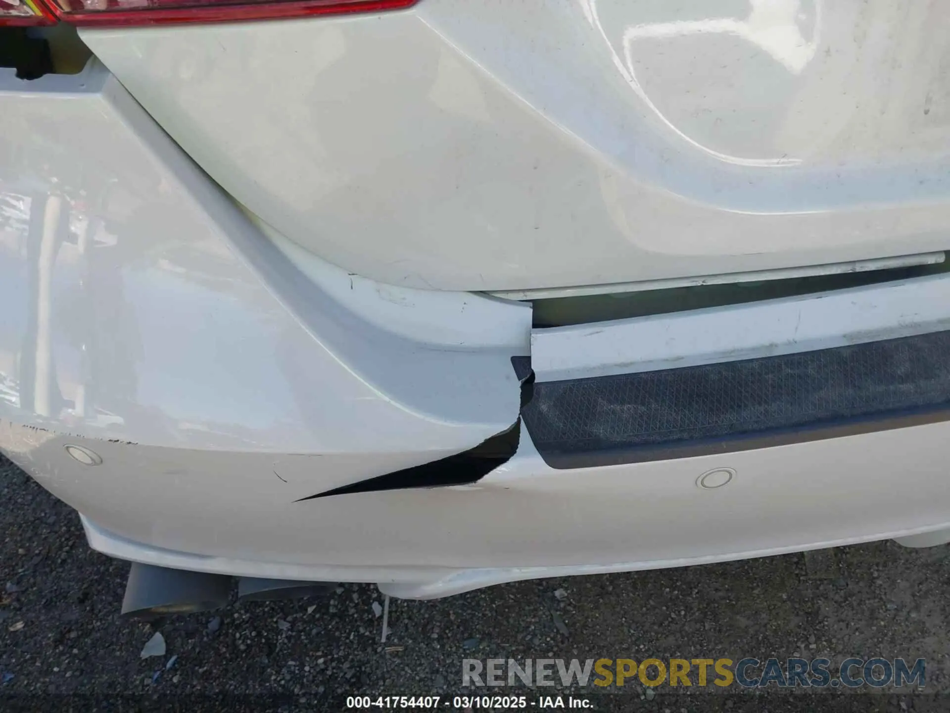 18 Photograph of a damaged car 4T1KZ1AK8NU064271 TOYOTA CAMRY 2022