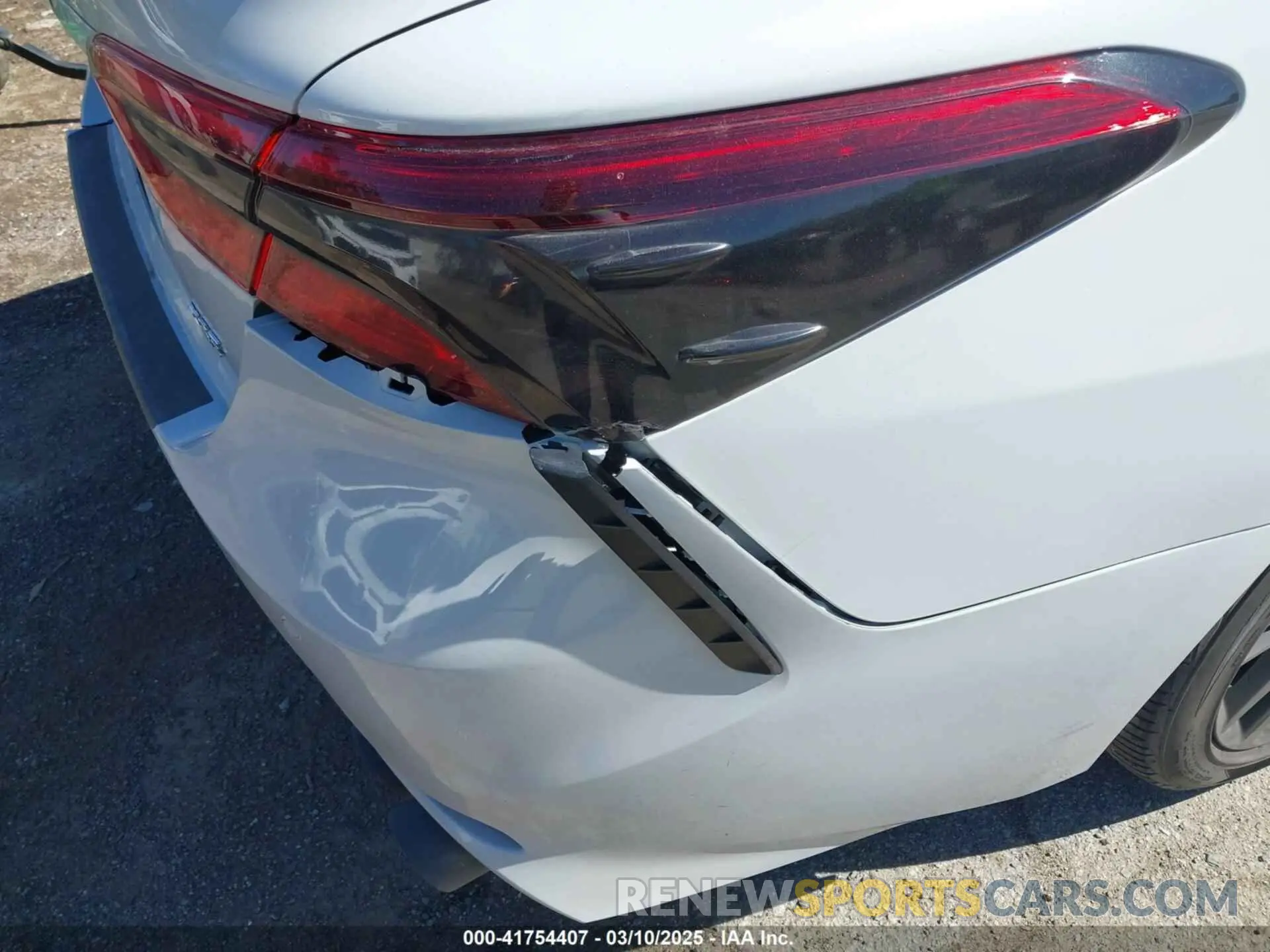 19 Photograph of a damaged car 4T1KZ1AK8NU064271 TOYOTA CAMRY 2022
