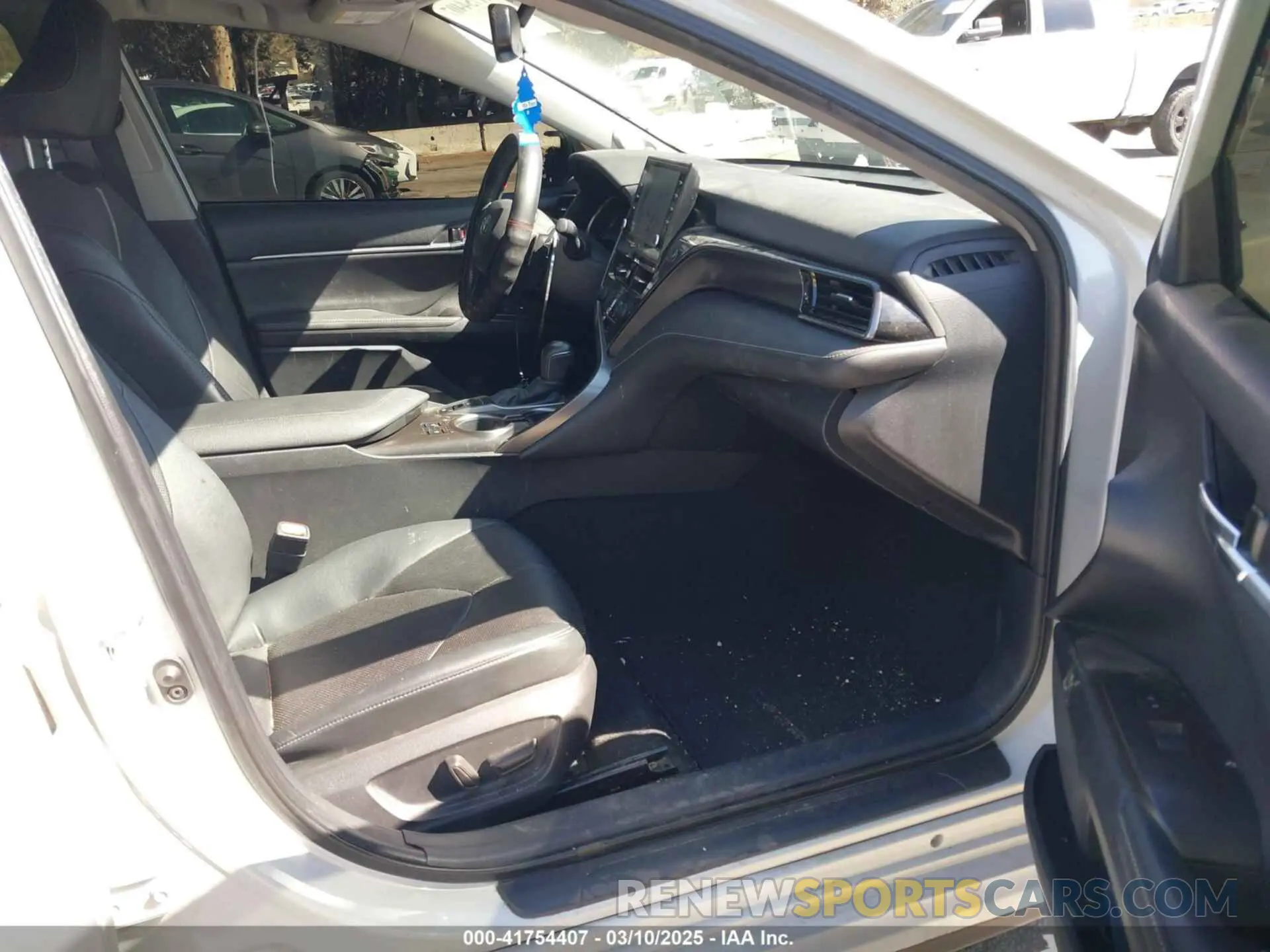 5 Photograph of a damaged car 4T1KZ1AK8NU064271 TOYOTA CAMRY 2022
