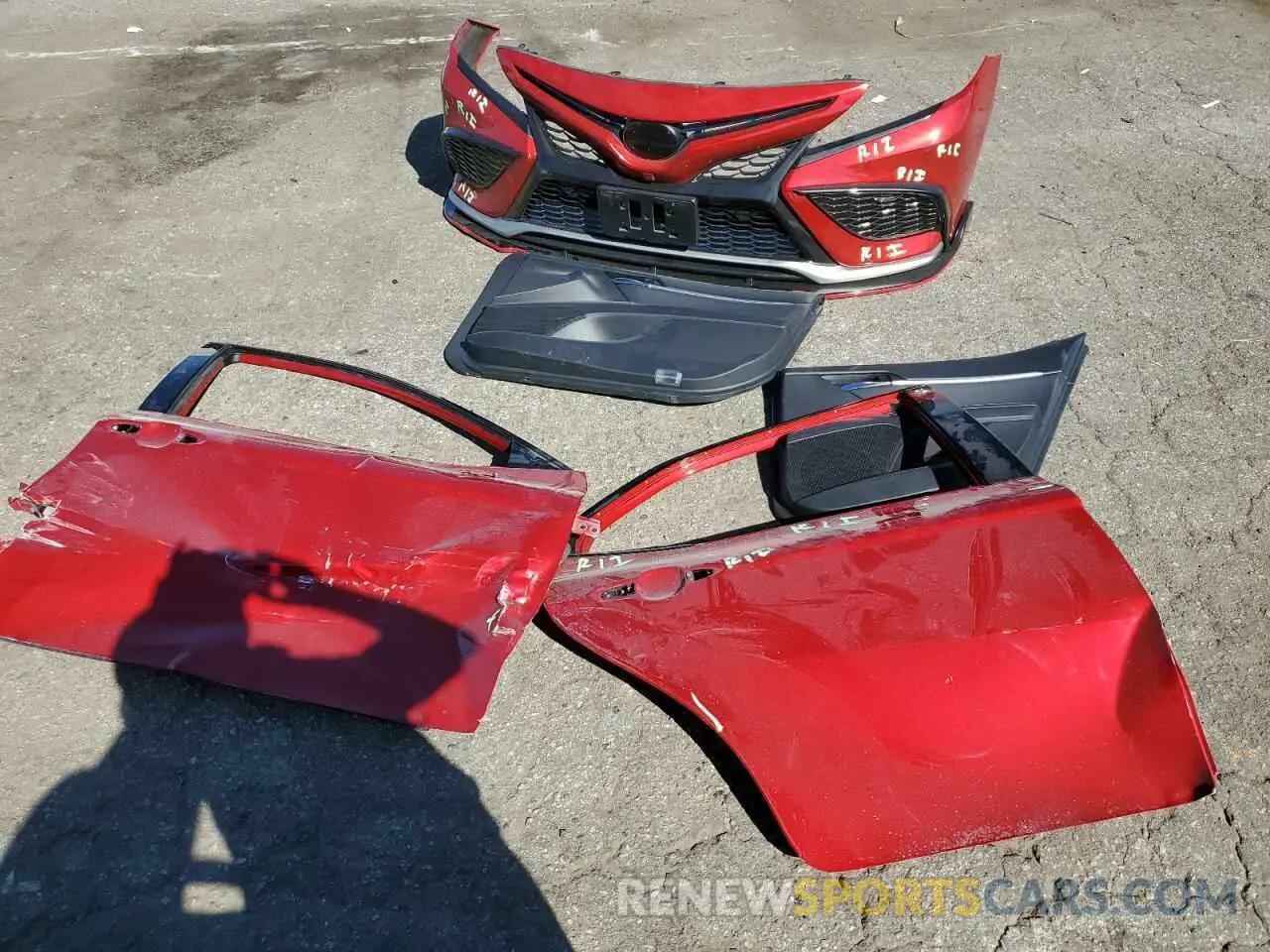 12 Photograph of a damaged car 4T1KZ1AK9NU069446 TOYOTA CAMRY 2022