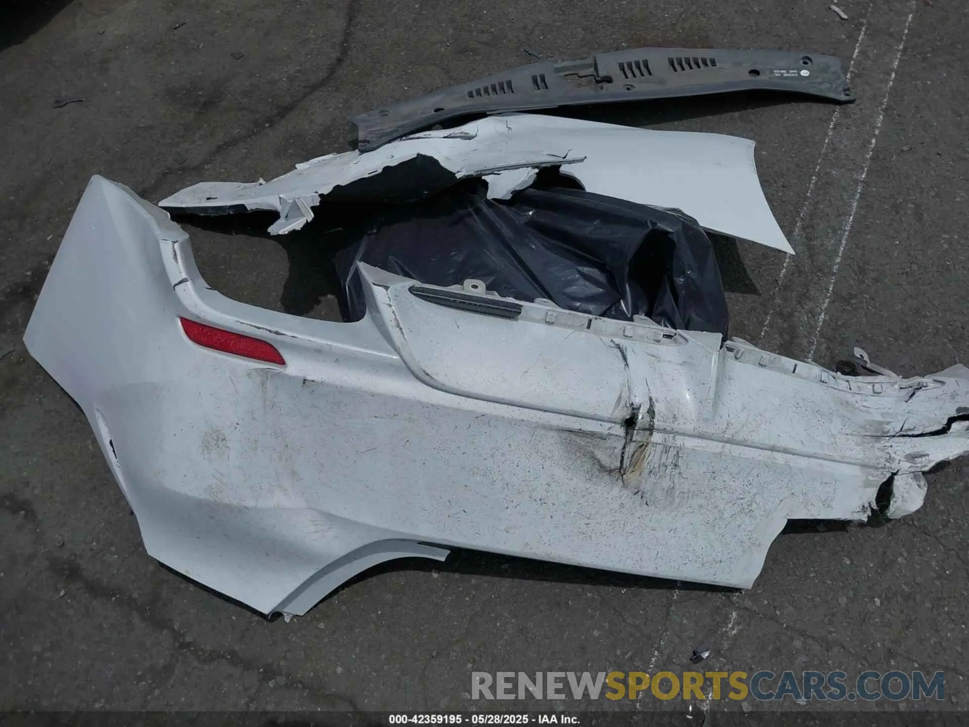 11 Photograph of a damaged car 4T1KZ1AKXNU064790 TOYOTA CAMRY 2022