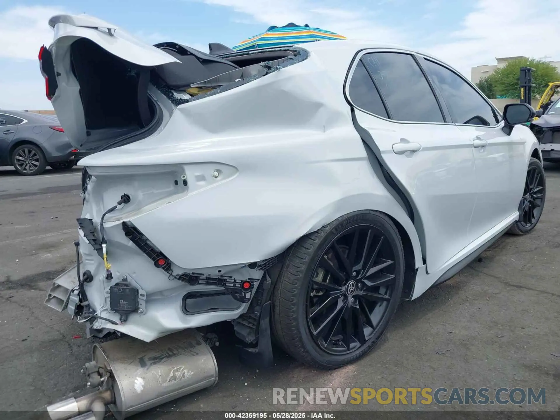 4 Photograph of a damaged car 4T1KZ1AKXNU064790 TOYOTA CAMRY 2022