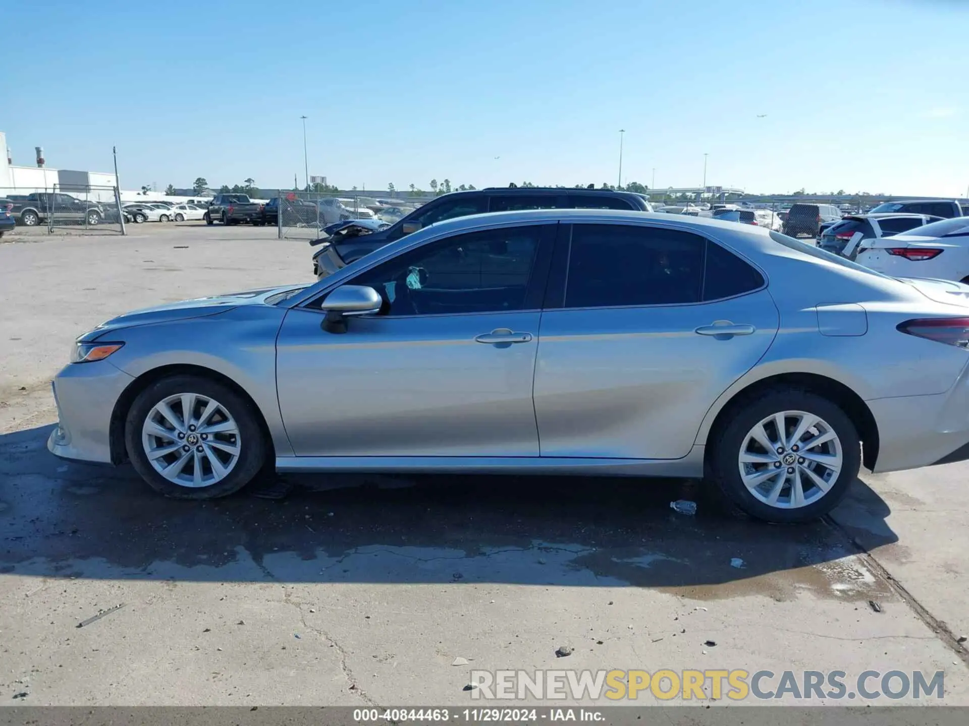 15 Photograph of a damaged car 4T1R11AK0NU055473 TOYOTA CAMRY 2022