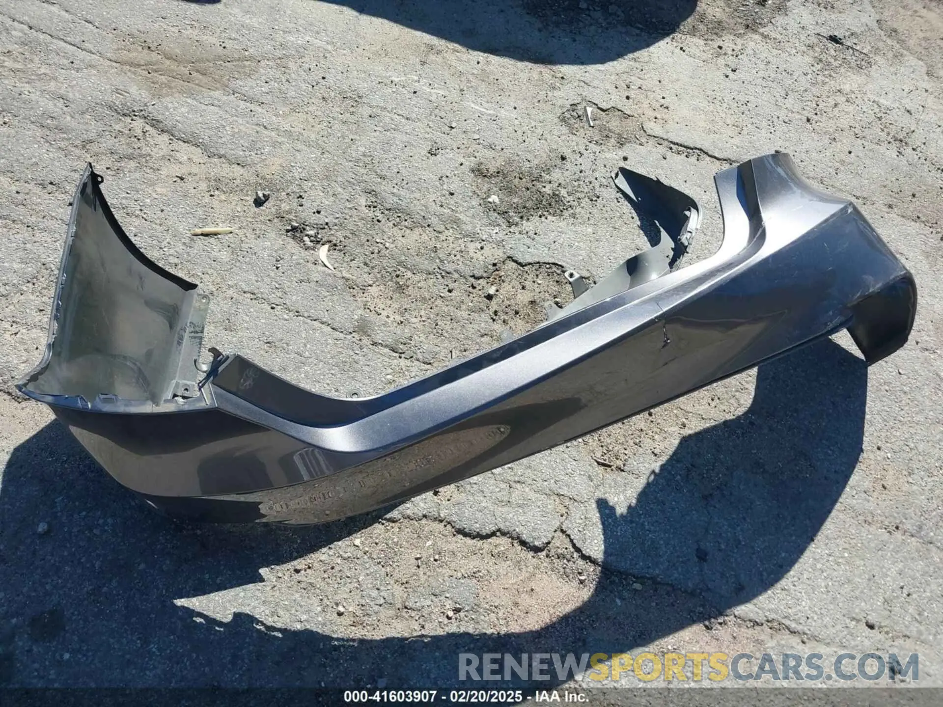 12 Photograph of a damaged car 4T1R11AK0NU660433 TOYOTA CAMRY 2022