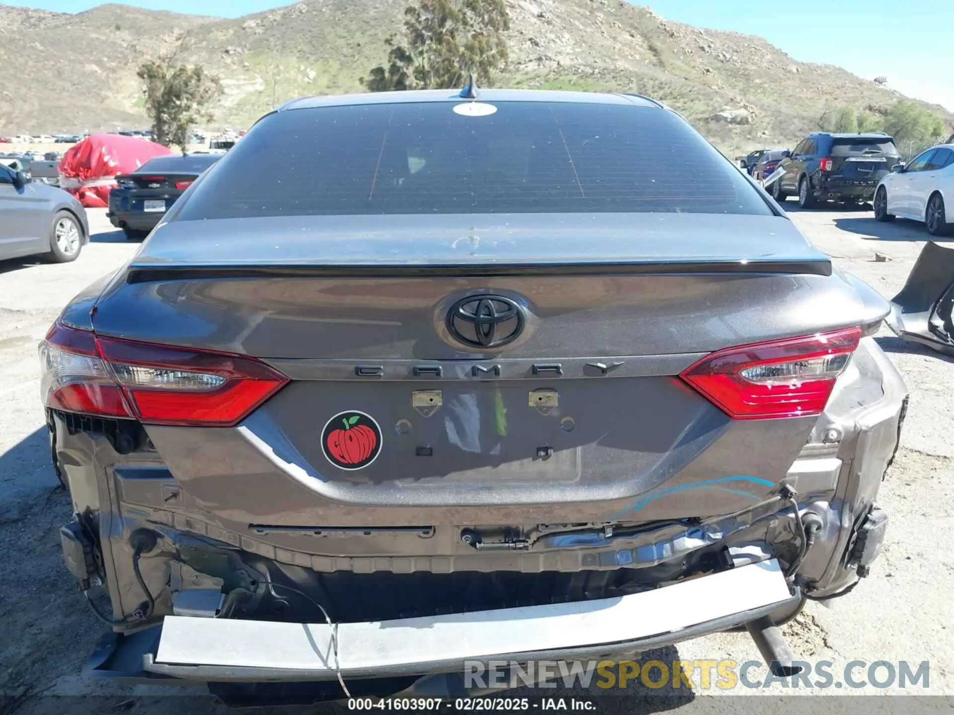17 Photograph of a damaged car 4T1R11AK0NU660433 TOYOTA CAMRY 2022
