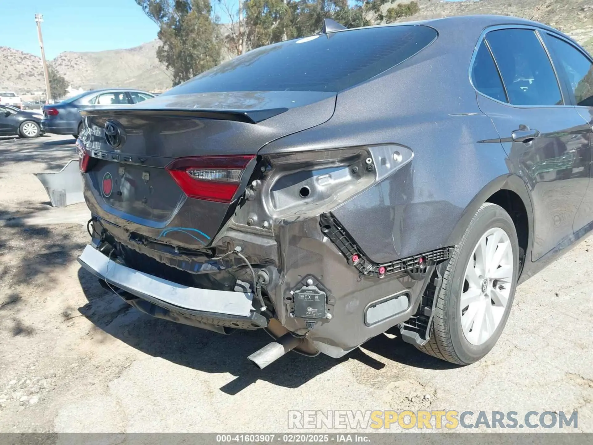 18 Photograph of a damaged car 4T1R11AK0NU660433 TOYOTA CAMRY 2022