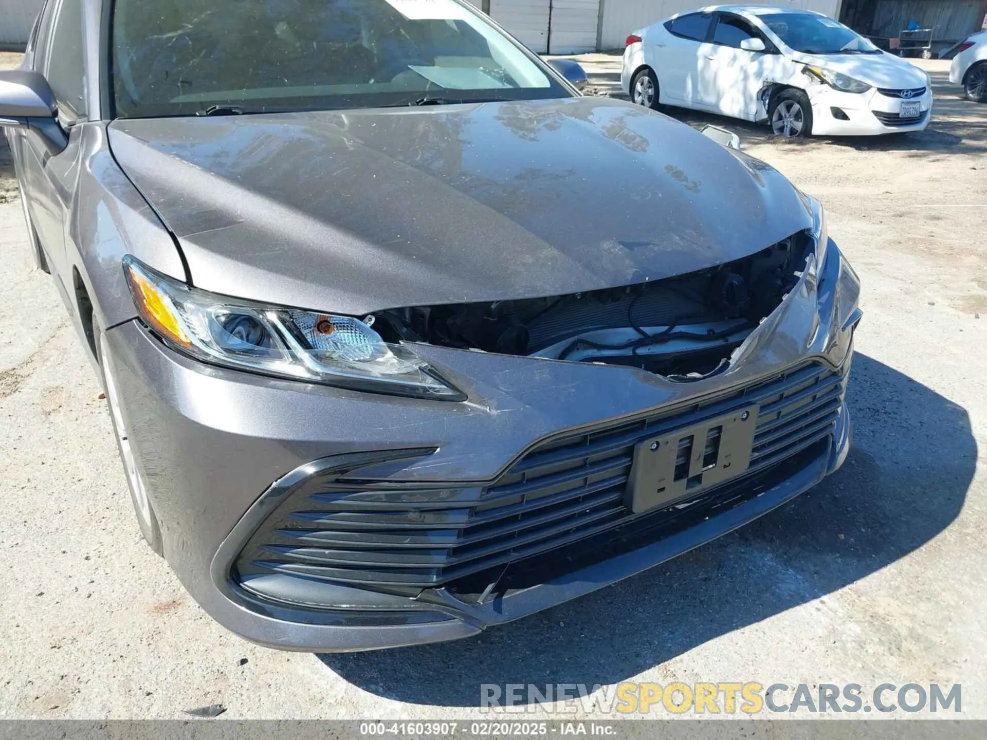 19 Photograph of a damaged car 4T1R11AK0NU660433 TOYOTA CAMRY 2022