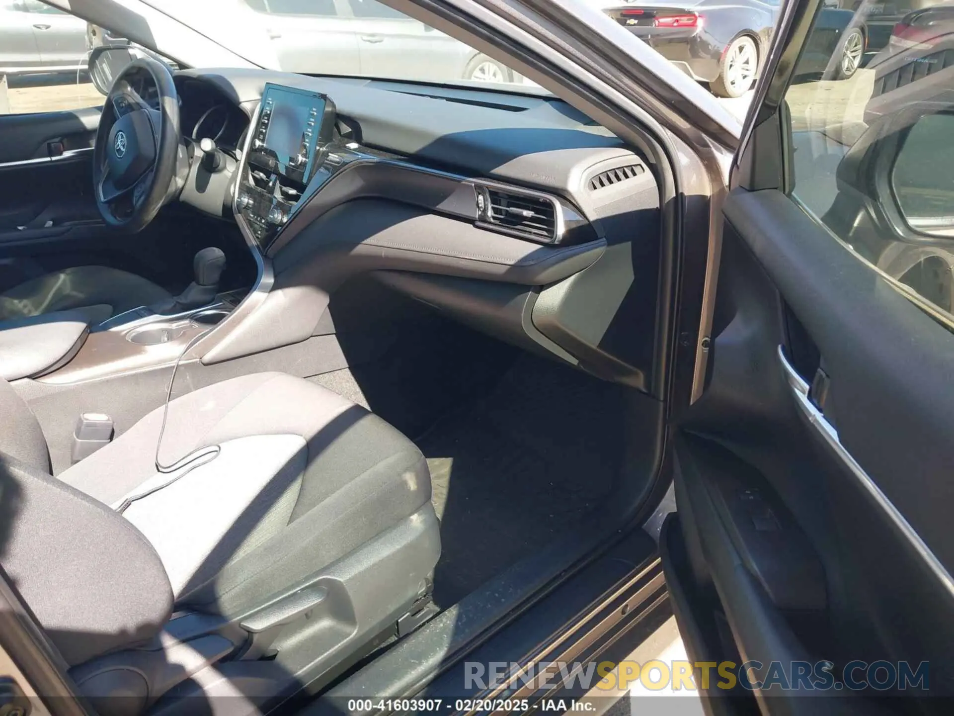 5 Photograph of a damaged car 4T1R11AK0NU660433 TOYOTA CAMRY 2022