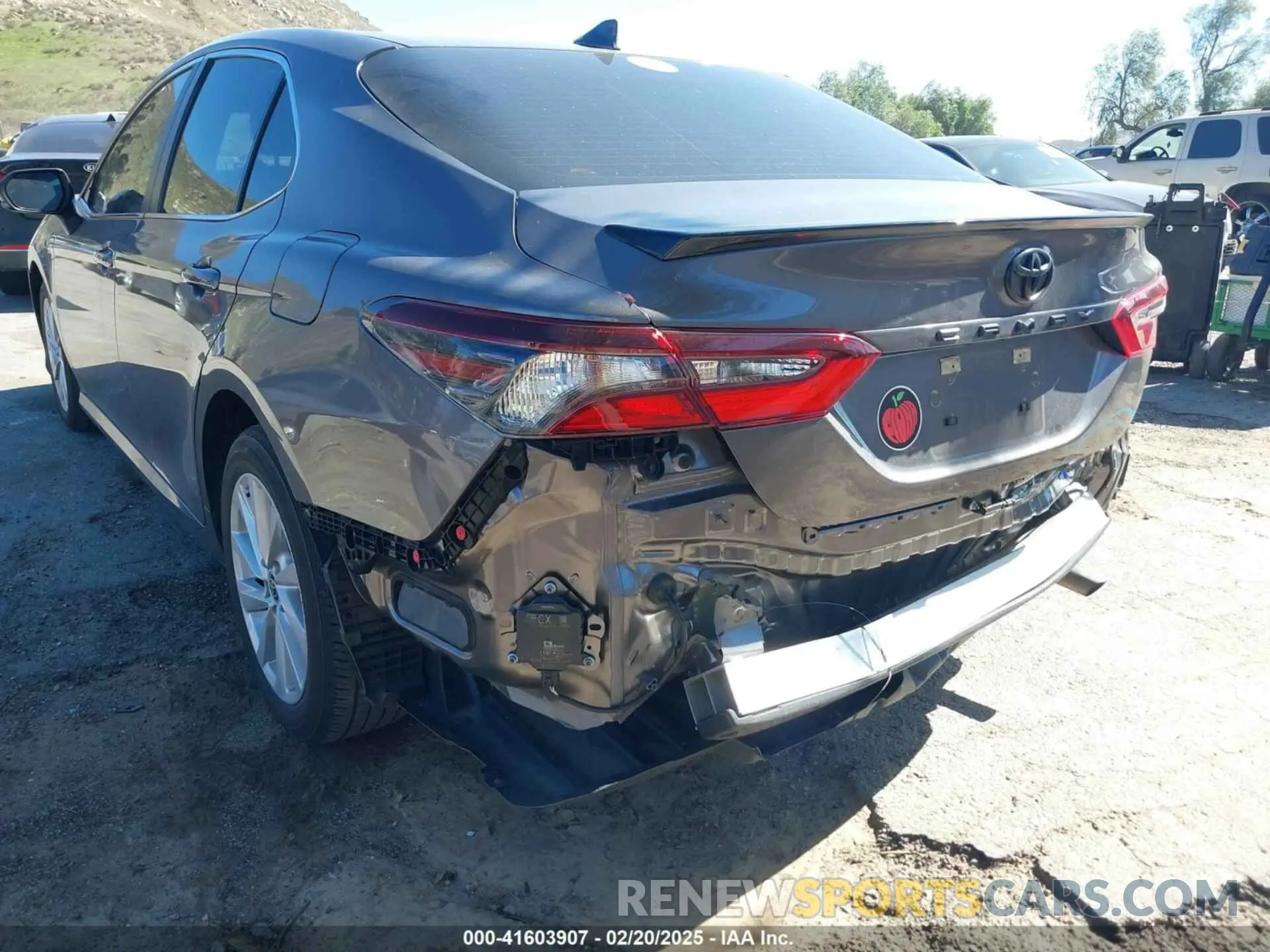 6 Photograph of a damaged car 4T1R11AK0NU660433 TOYOTA CAMRY 2022