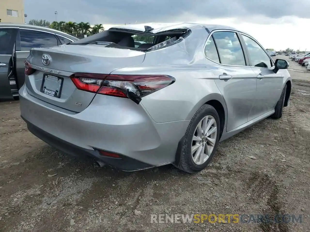 4 Photograph of a damaged car 4T1R11AK0NU688426 TOYOTA CAMRY 2022