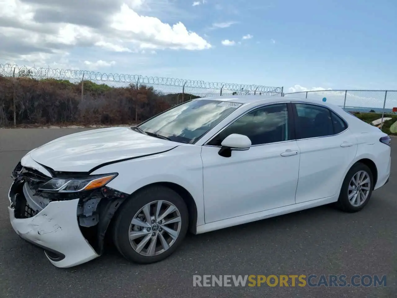 1 Photograph of a damaged car 4T1R11AK2NU069729 TOYOTA CAMRY 2022