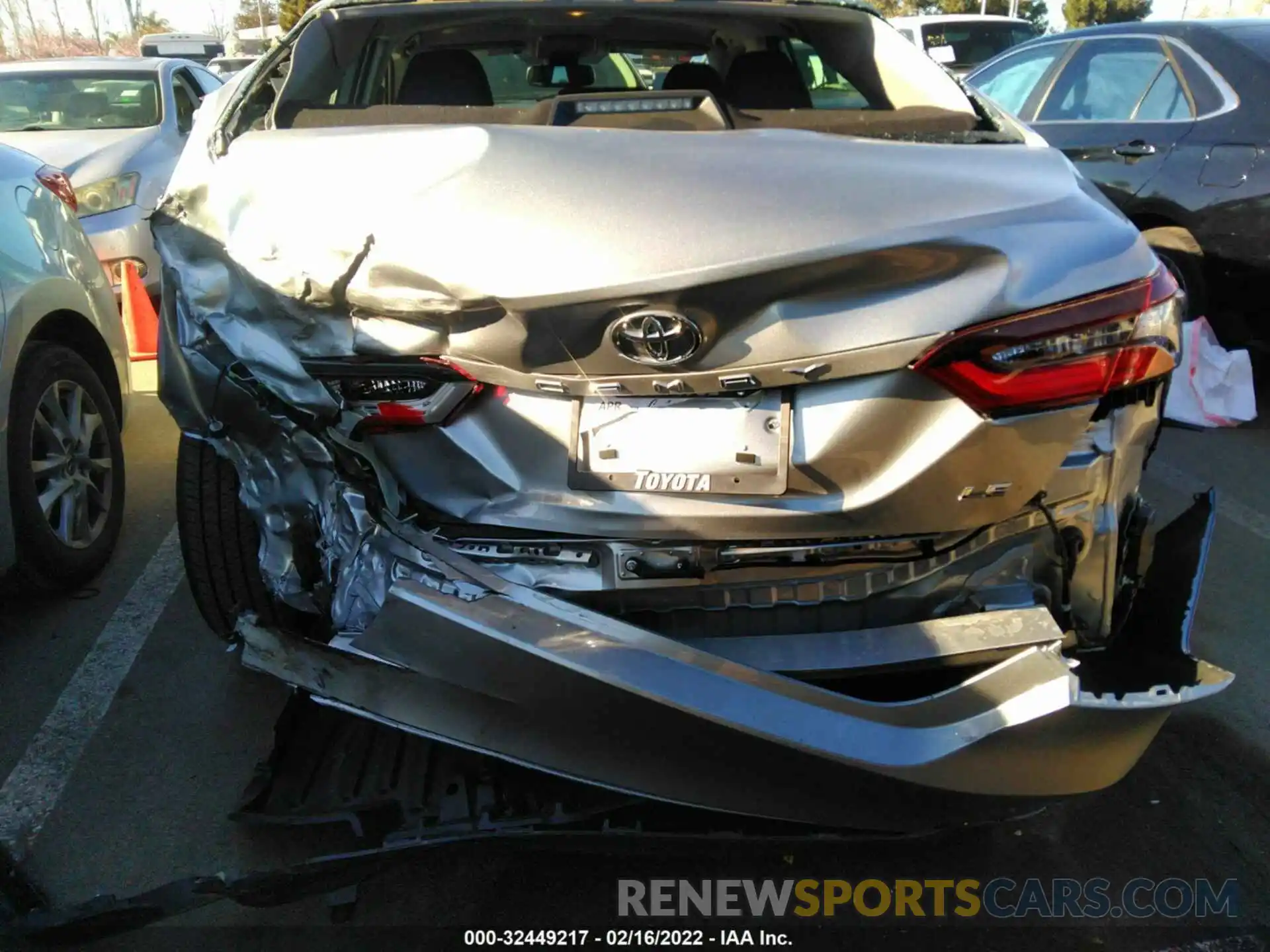 6 Photograph of a damaged car 4T1R11AK6NU649260 TOYOTA CAMRY 2022