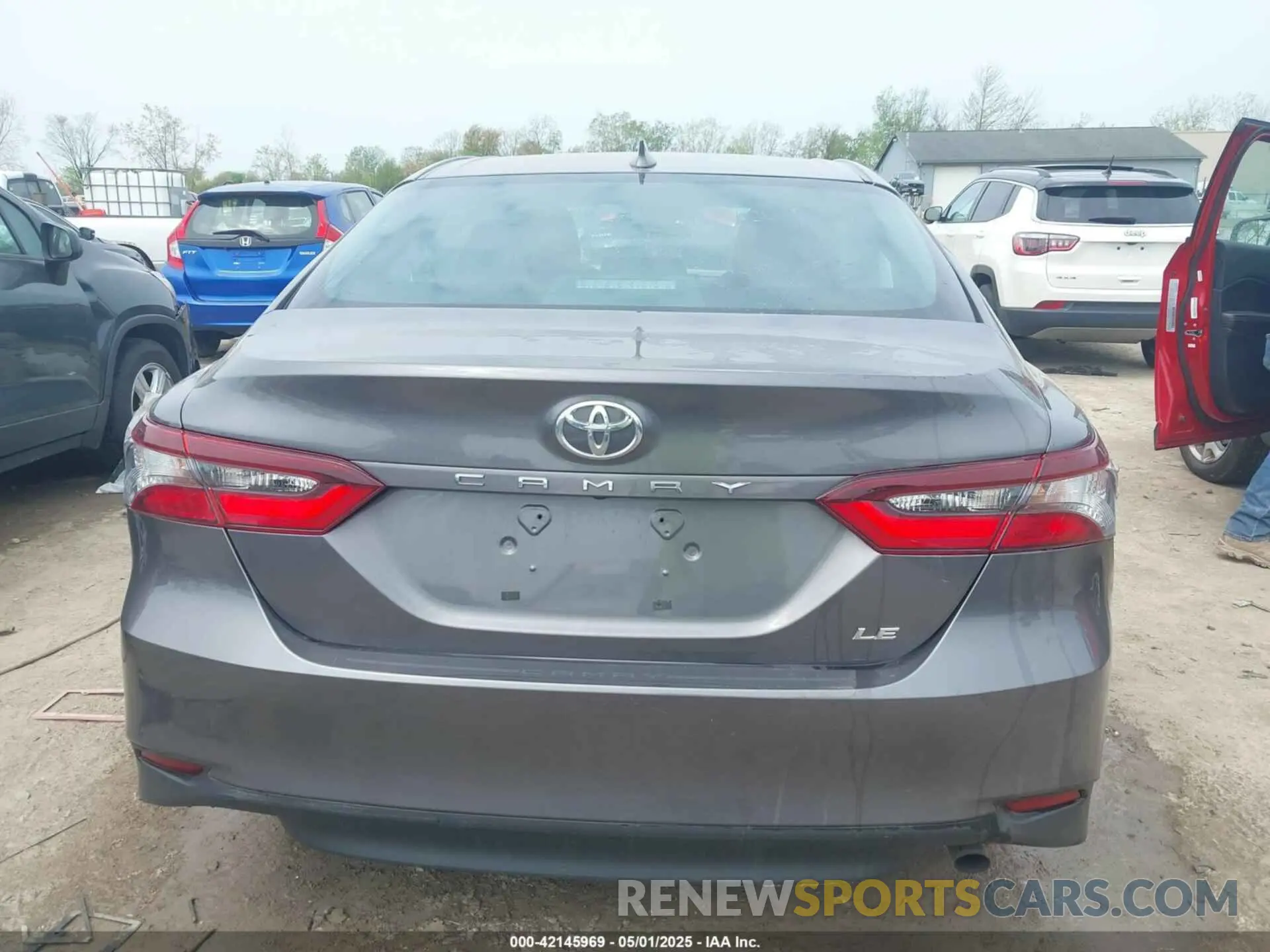 17 Photograph of a damaged car 4T1R11AK7NU718229 TOYOTA CAMRY 2022