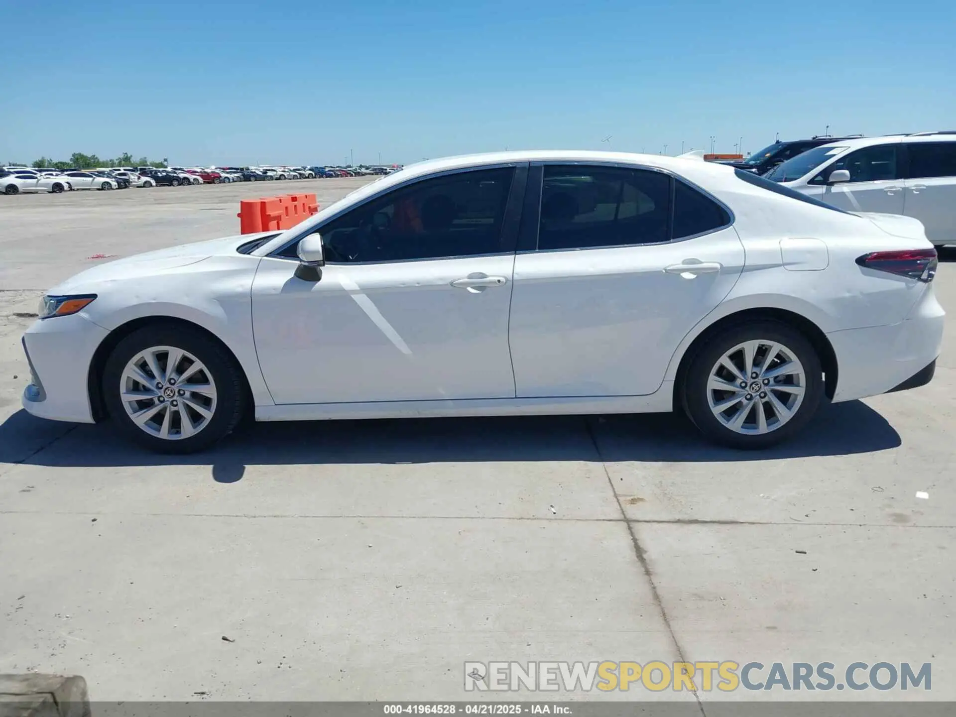 14 Photograph of a damaged car 4T1R11AK8NU676797 TOYOTA CAMRY 2022
