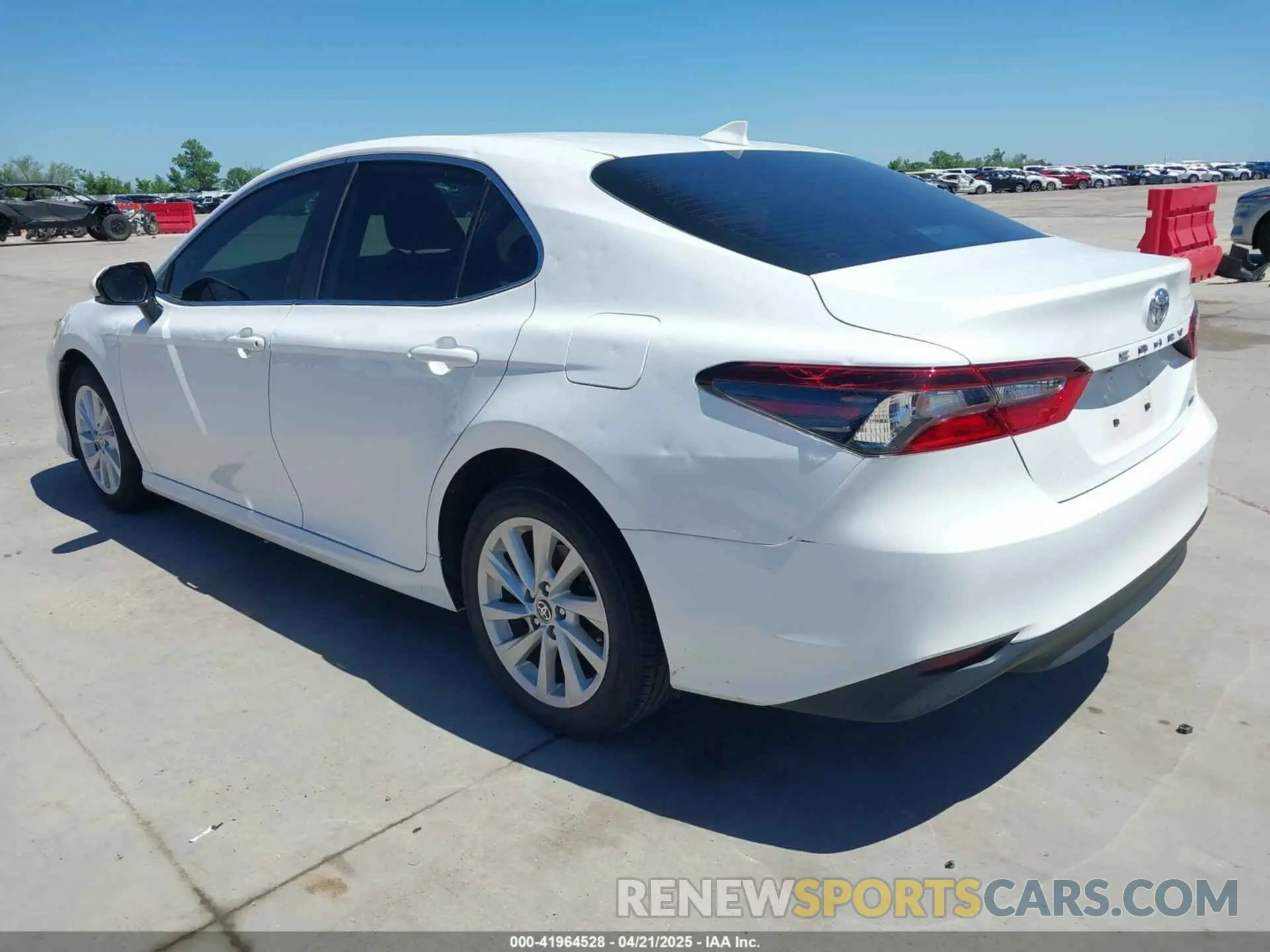 3 Photograph of a damaged car 4T1R11AK8NU676797 TOYOTA CAMRY 2022