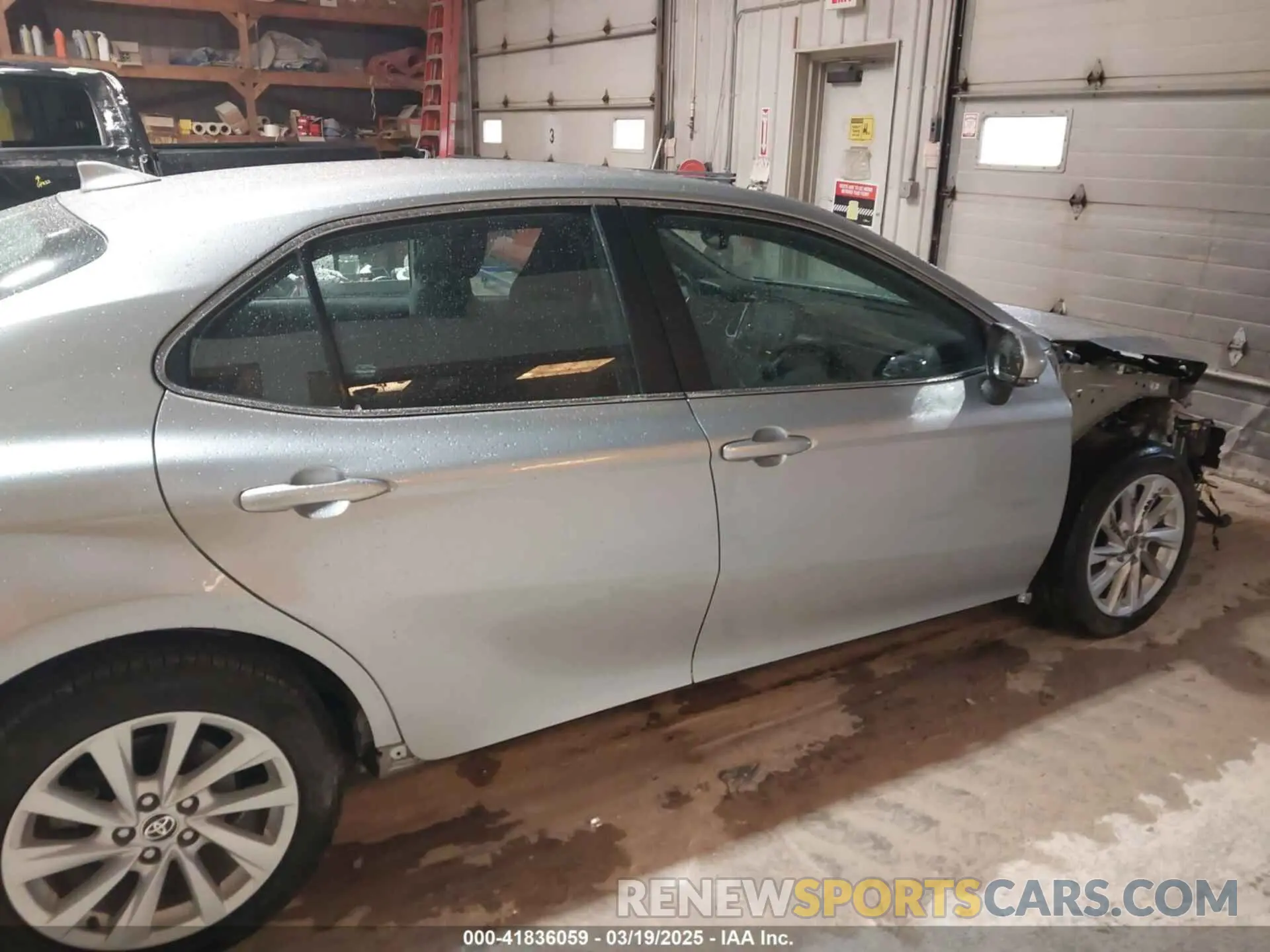 13 Photograph of a damaged car 4T1R11AKXNU646345 TOYOTA CAMRY 2022