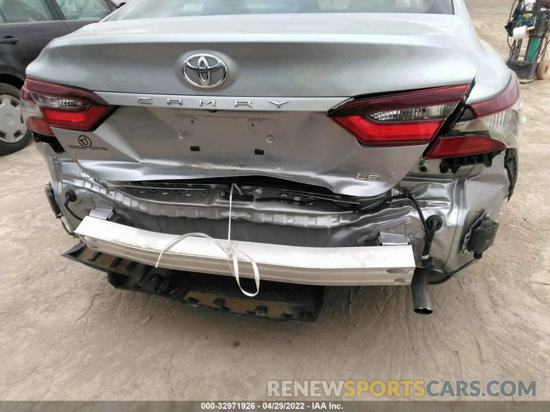 6 Photograph of a damaged car 4T1R11AKXNU662061 TOYOTA CAMRY 2022