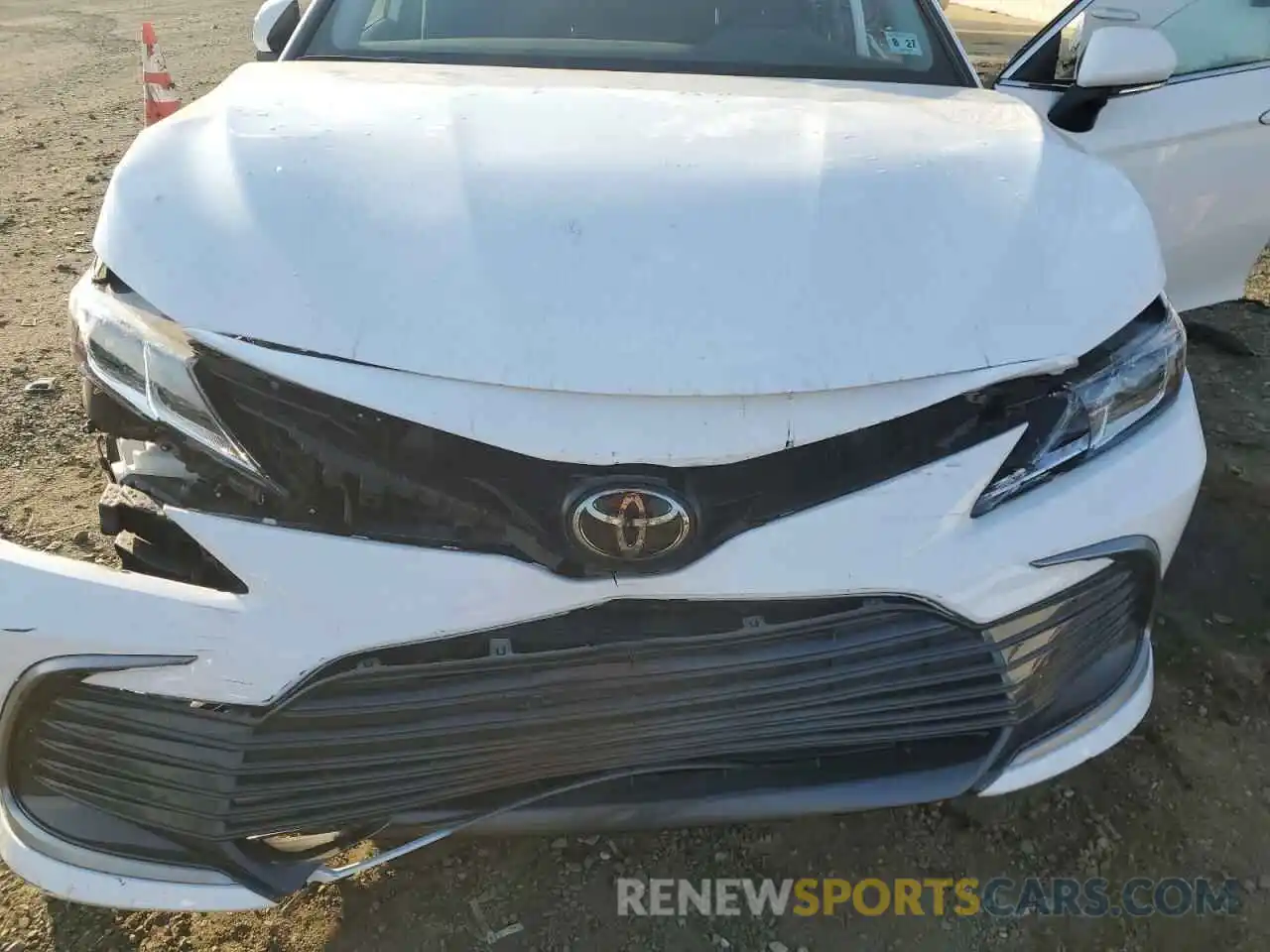 11 Photograph of a damaged car 4T1R11AKXNU703207 TOYOTA CAMRY 2022