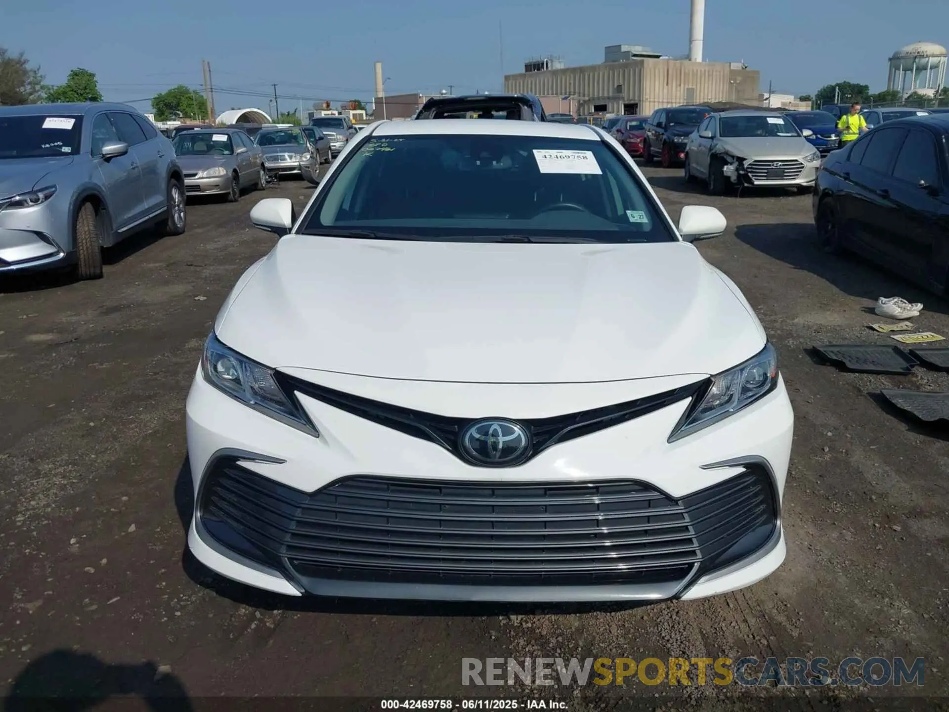 12 Photograph of a damaged car 4T1R11BK0NU067461 TOYOTA CAMRY 2022