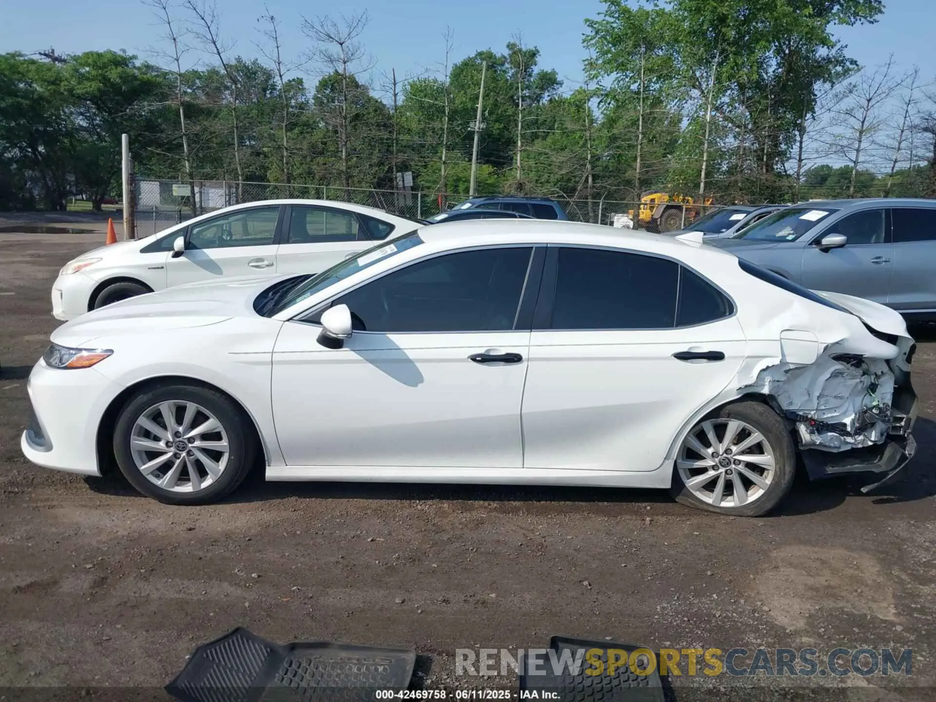 14 Photograph of a damaged car 4T1R11BK0NU067461 TOYOTA CAMRY 2022