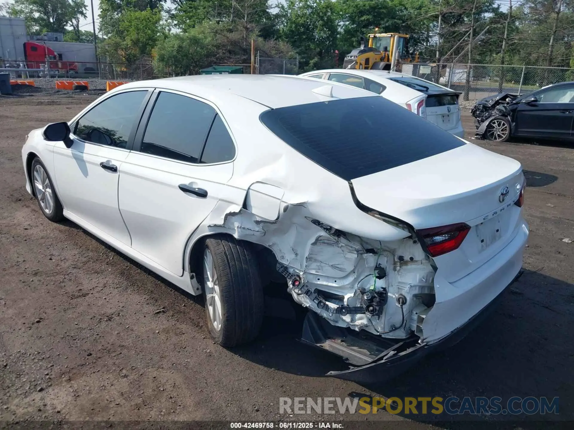 3 Photograph of a damaged car 4T1R11BK0NU067461 TOYOTA CAMRY 2022