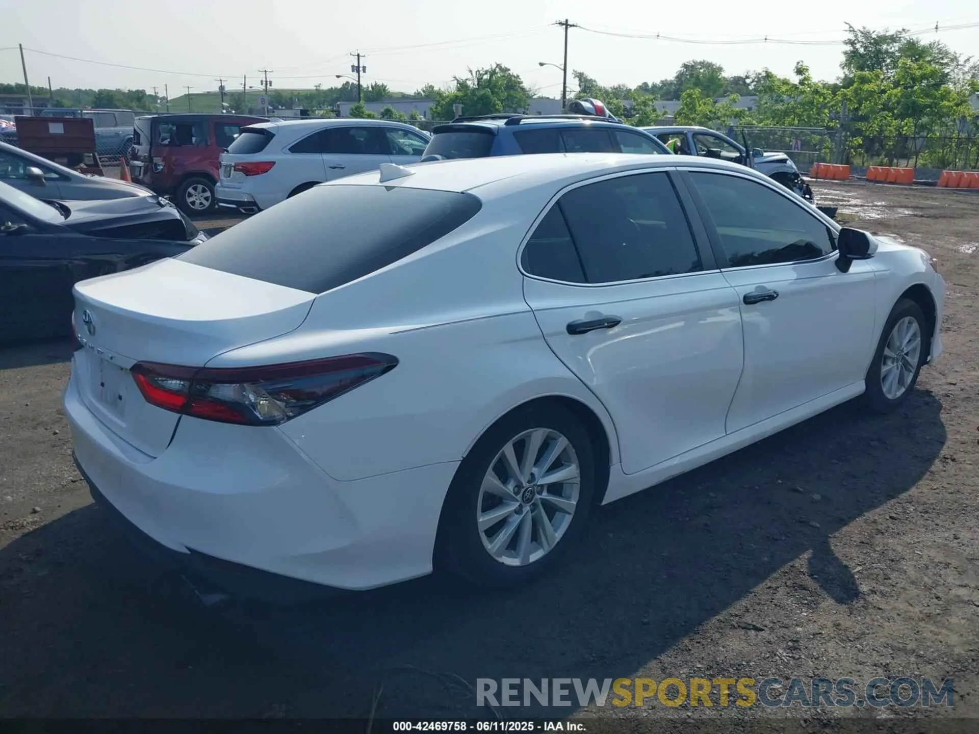 4 Photograph of a damaged car 4T1R11BK0NU067461 TOYOTA CAMRY 2022