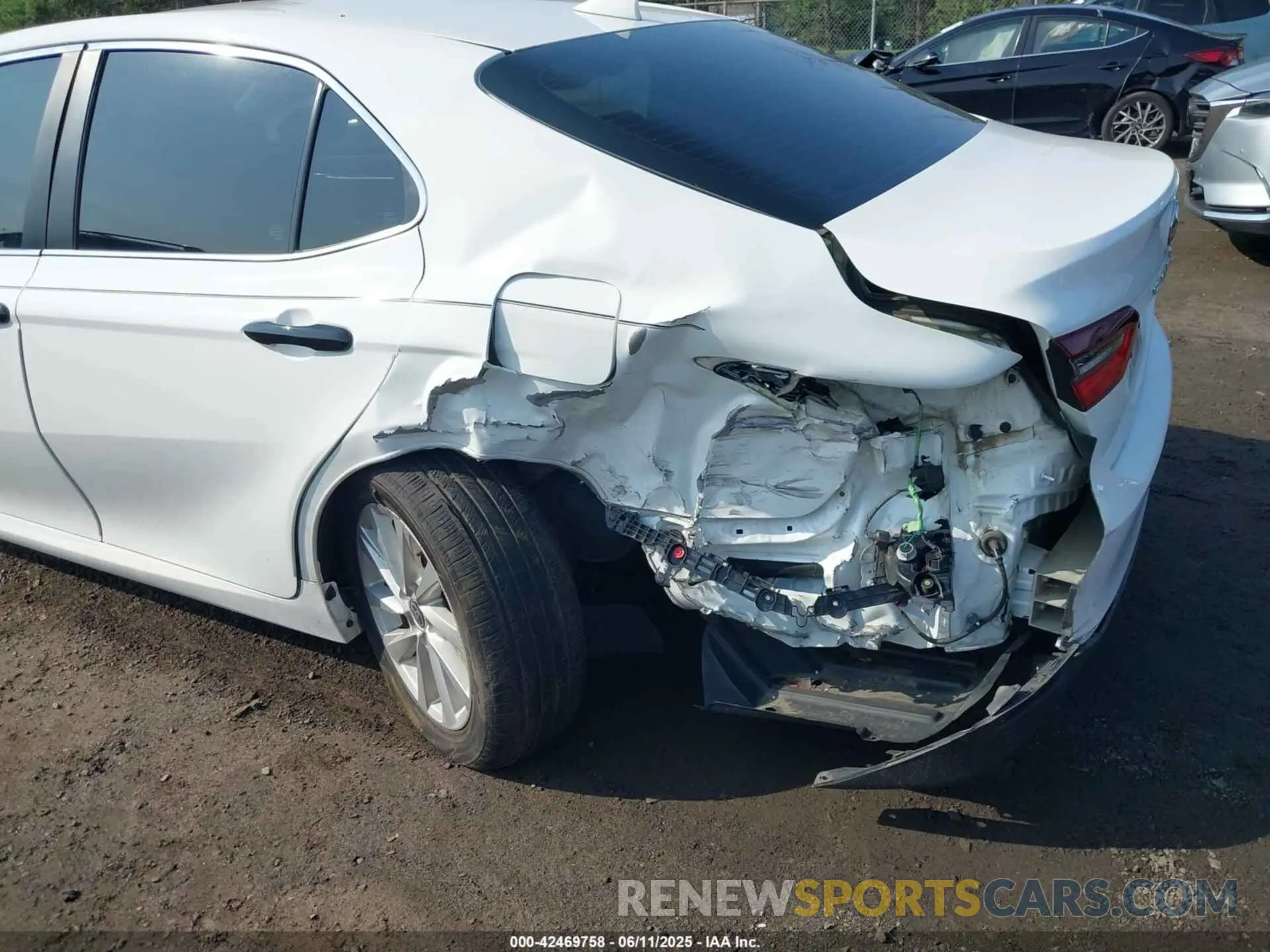 6 Photograph of a damaged car 4T1R11BK0NU067461 TOYOTA CAMRY 2022