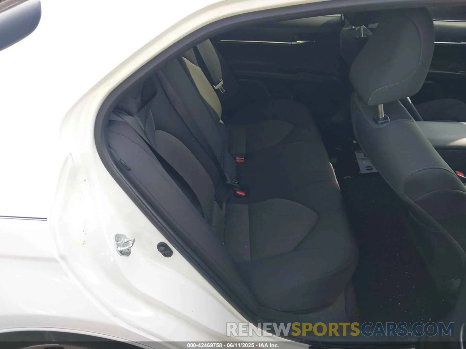 8 Photograph of a damaged car 4T1R11BK0NU067461 TOYOTA CAMRY 2022