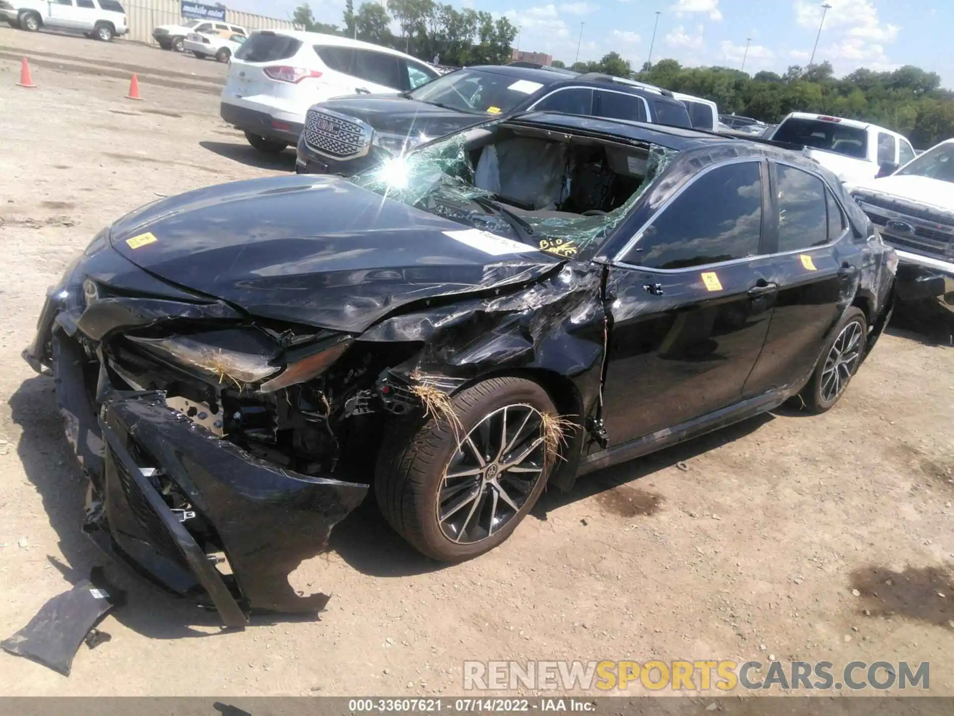 2 Photograph of a damaged car 4T1S11AK2NU685626 TOYOTA CAMRY 2022