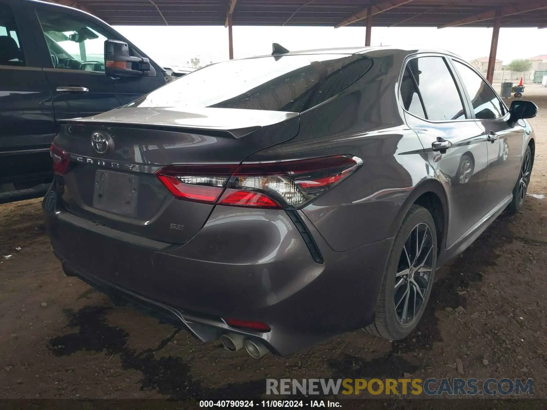 4 Photograph of a damaged car 4T1S11AK4NU686888 TOYOTA CAMRY 2022