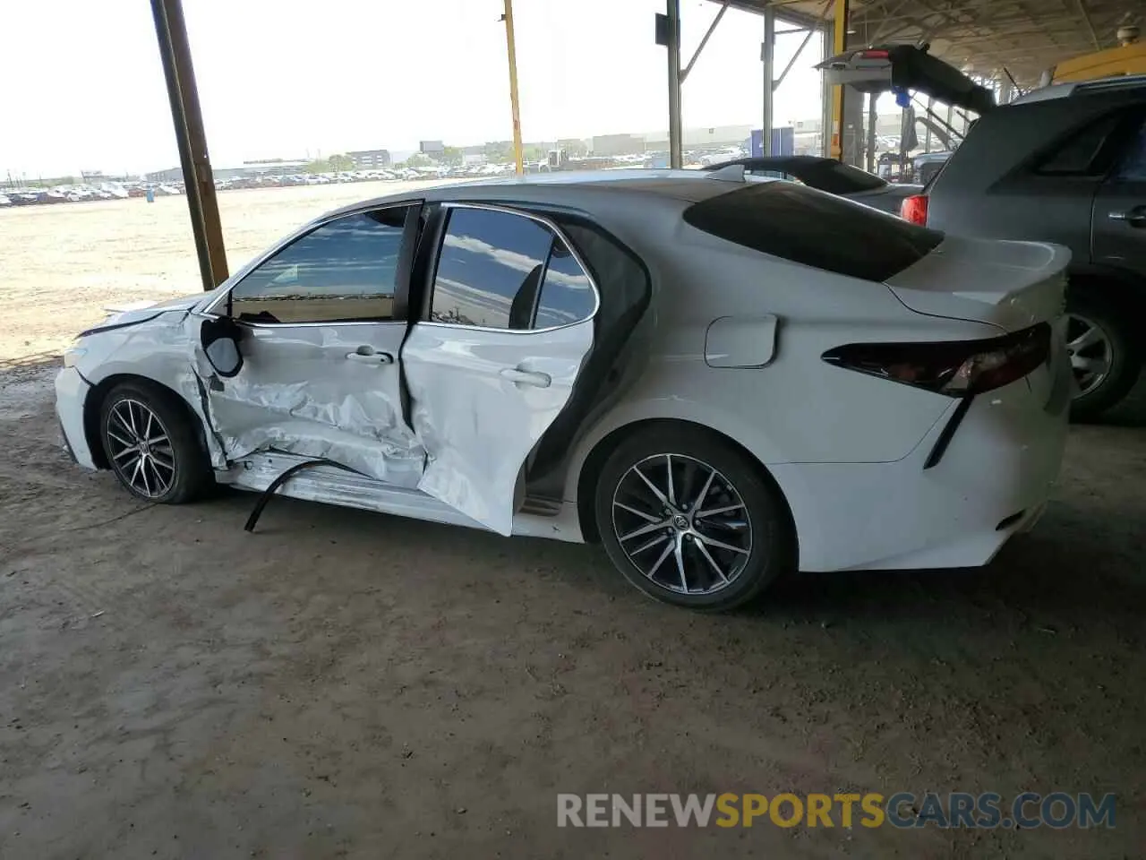 2 Photograph of a damaged car 4T1S11AK7NU044651 TOYOTA CAMRY 2022