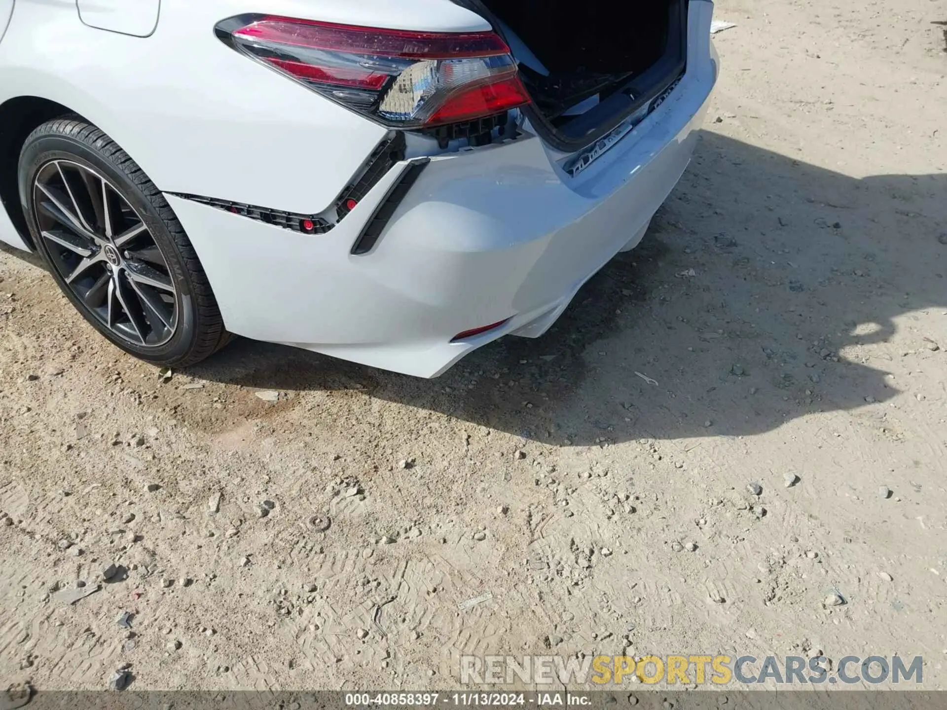 18 Photograph of a damaged car 4T1S11AKXNU046166 TOYOTA CAMRY 2022