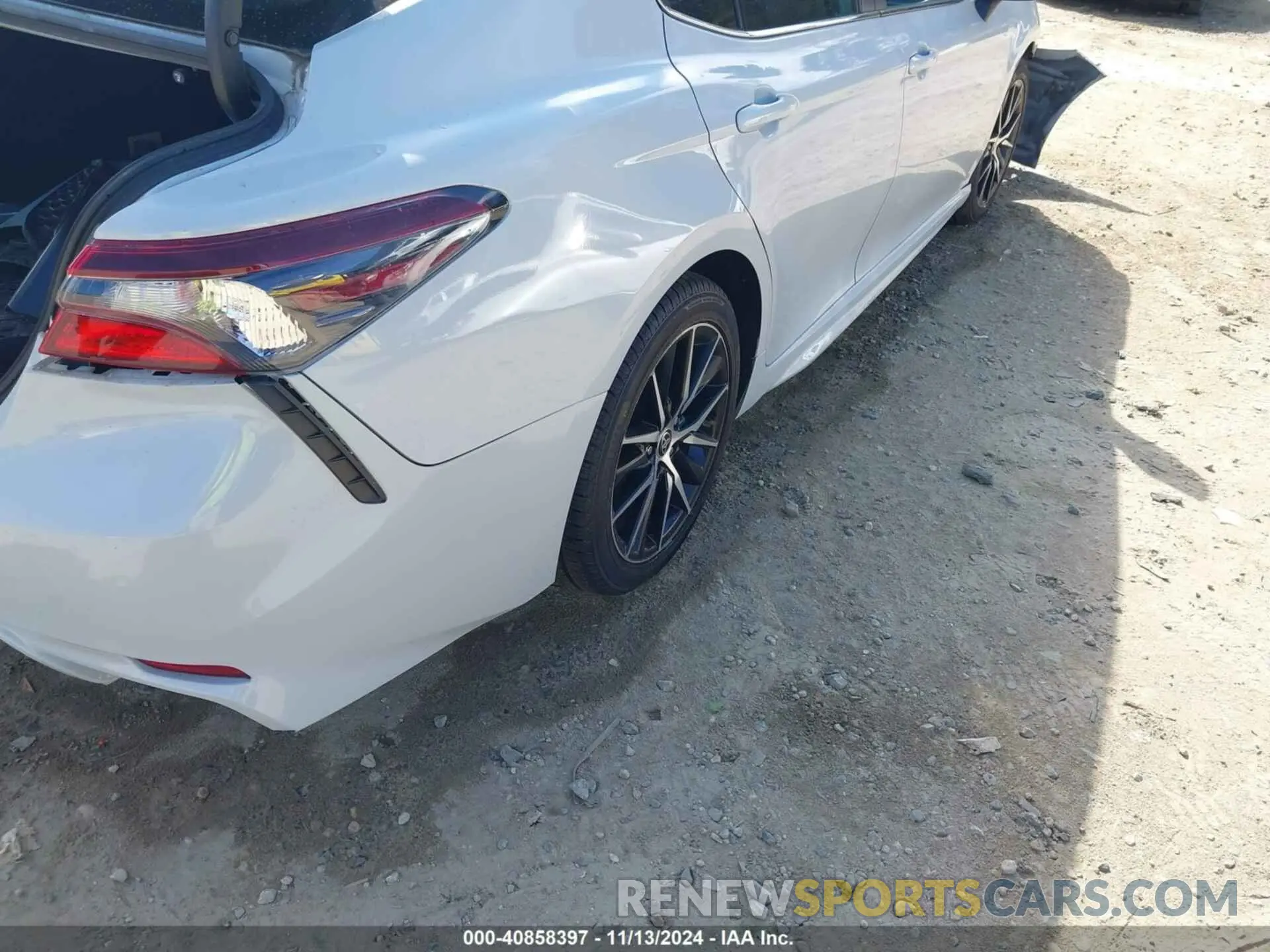 19 Photograph of a damaged car 4T1S11AKXNU046166 TOYOTA CAMRY 2022