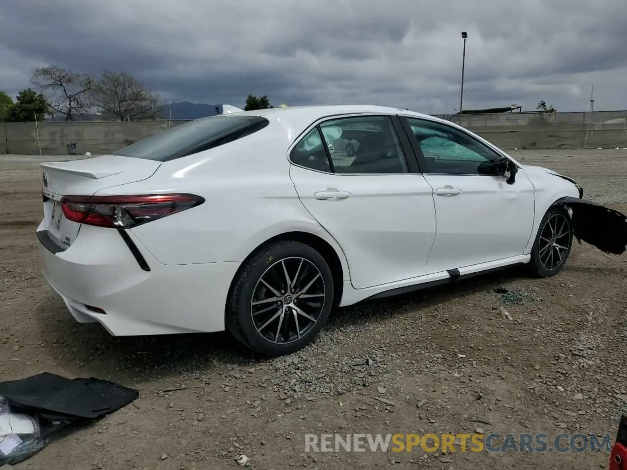 3 Photograph of a damaged car 4T1S31AK0NU578889 TOYOTA CAMRY 2022