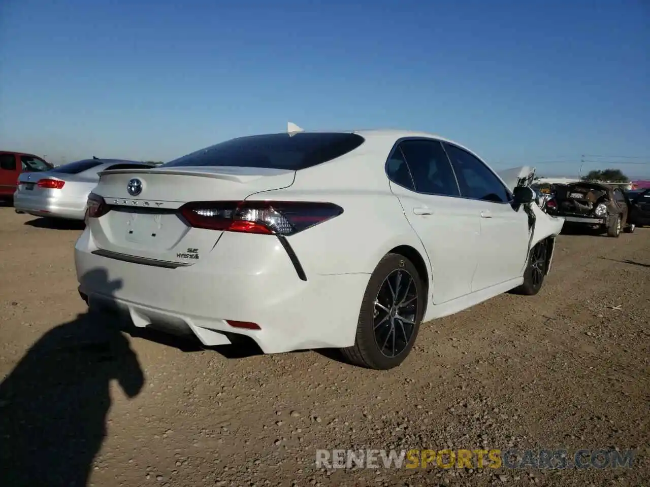 4 Photograph of a damaged car 4T1S31AK1NU035700 TOYOTA CAMRY 2022