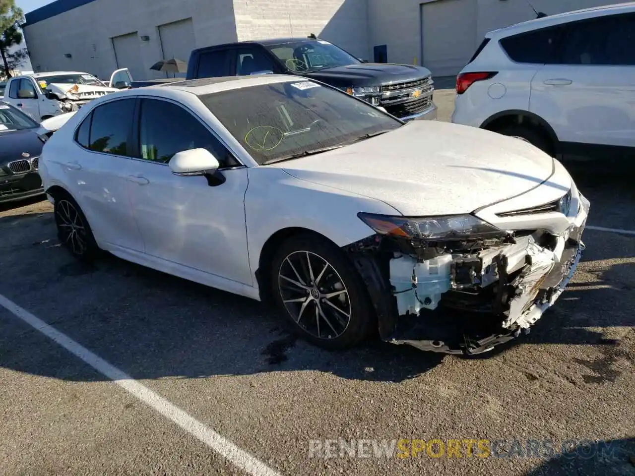 4 Photograph of a damaged car 4T1S31AK4NU579270 TOYOTA CAMRY 2022