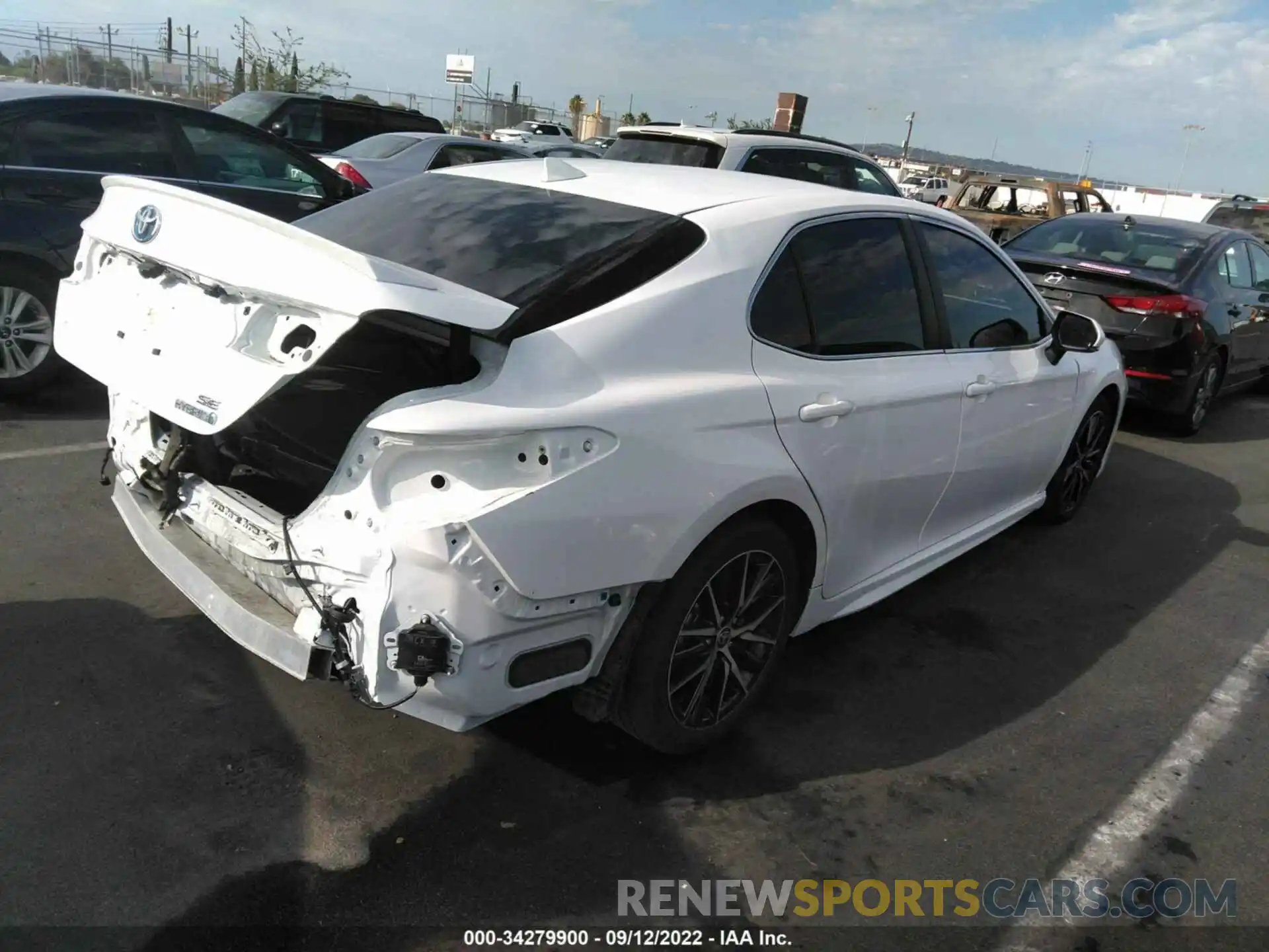 4 Photograph of a damaged car 4T1S31AK4NU583805 TOYOTA CAMRY 2022