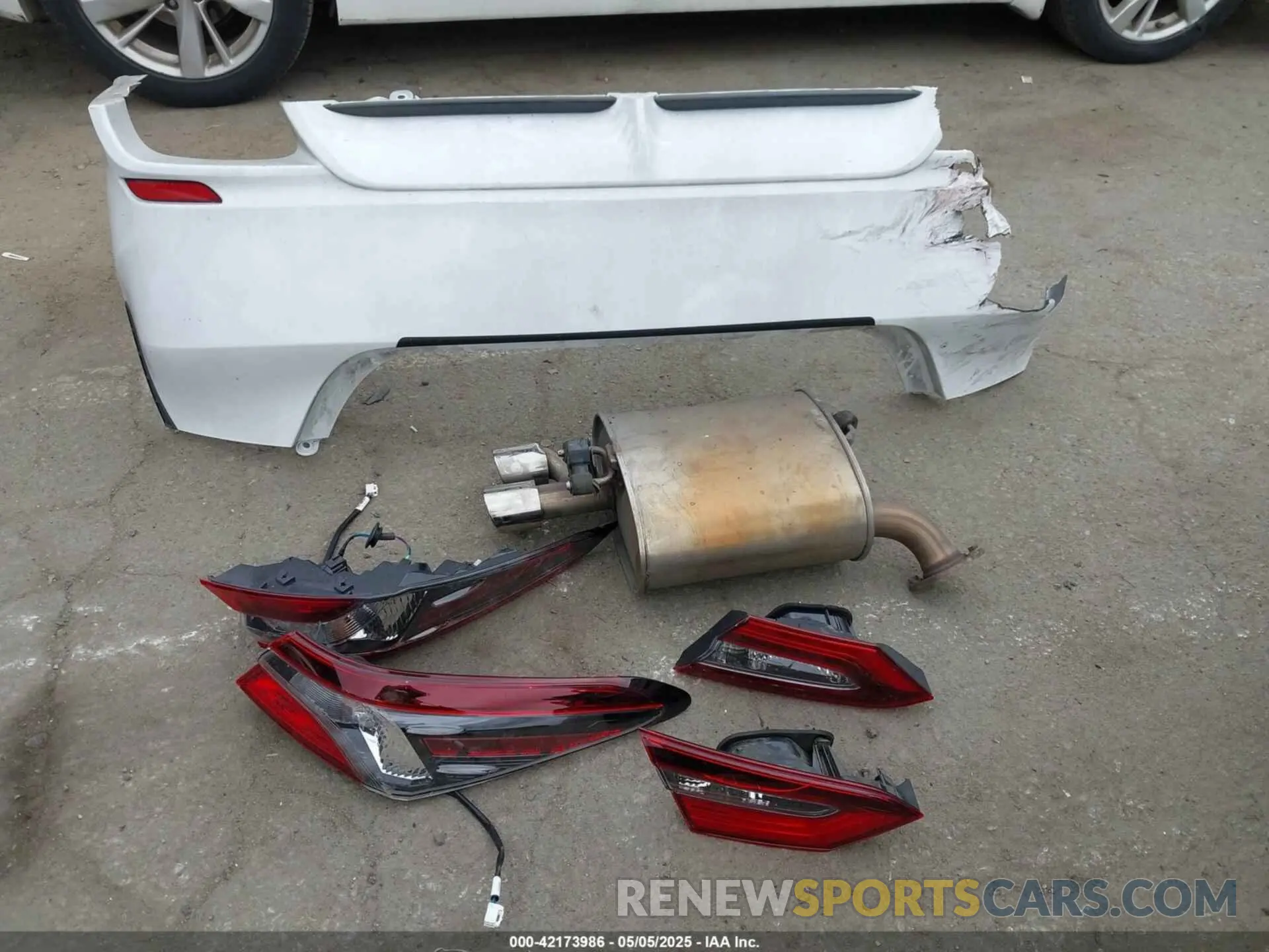 12 Photograph of a damaged car 4T1S31AK9NU587994 TOYOTA CAMRY 2022