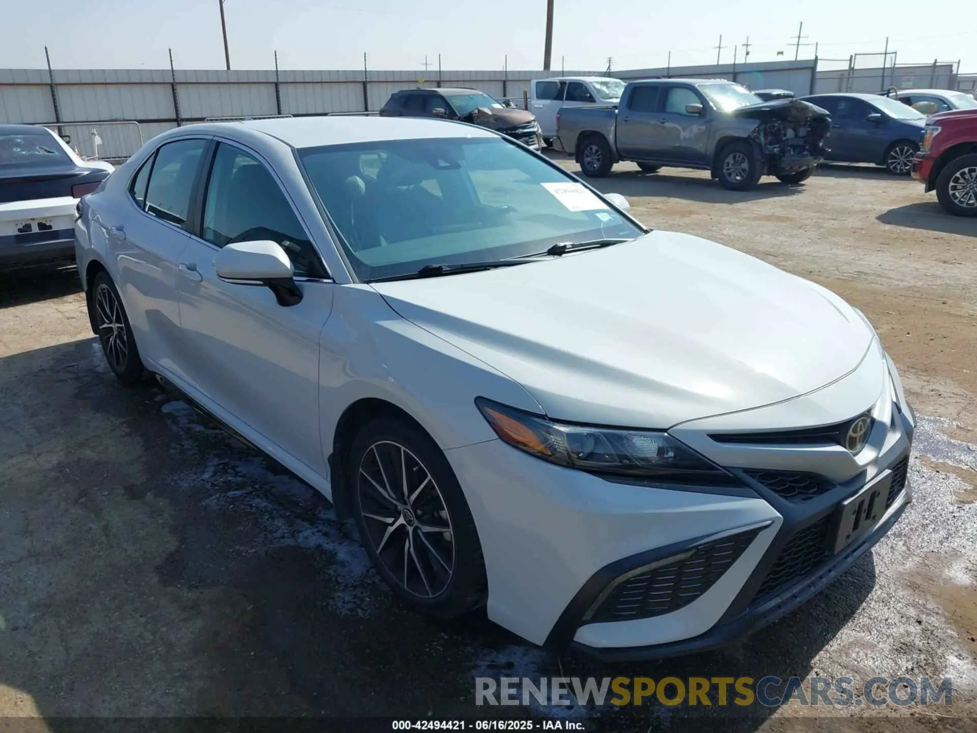 1 Photograph of a damaged car 4T1T11AK0NU013407 TOYOTA CAMRY 2022