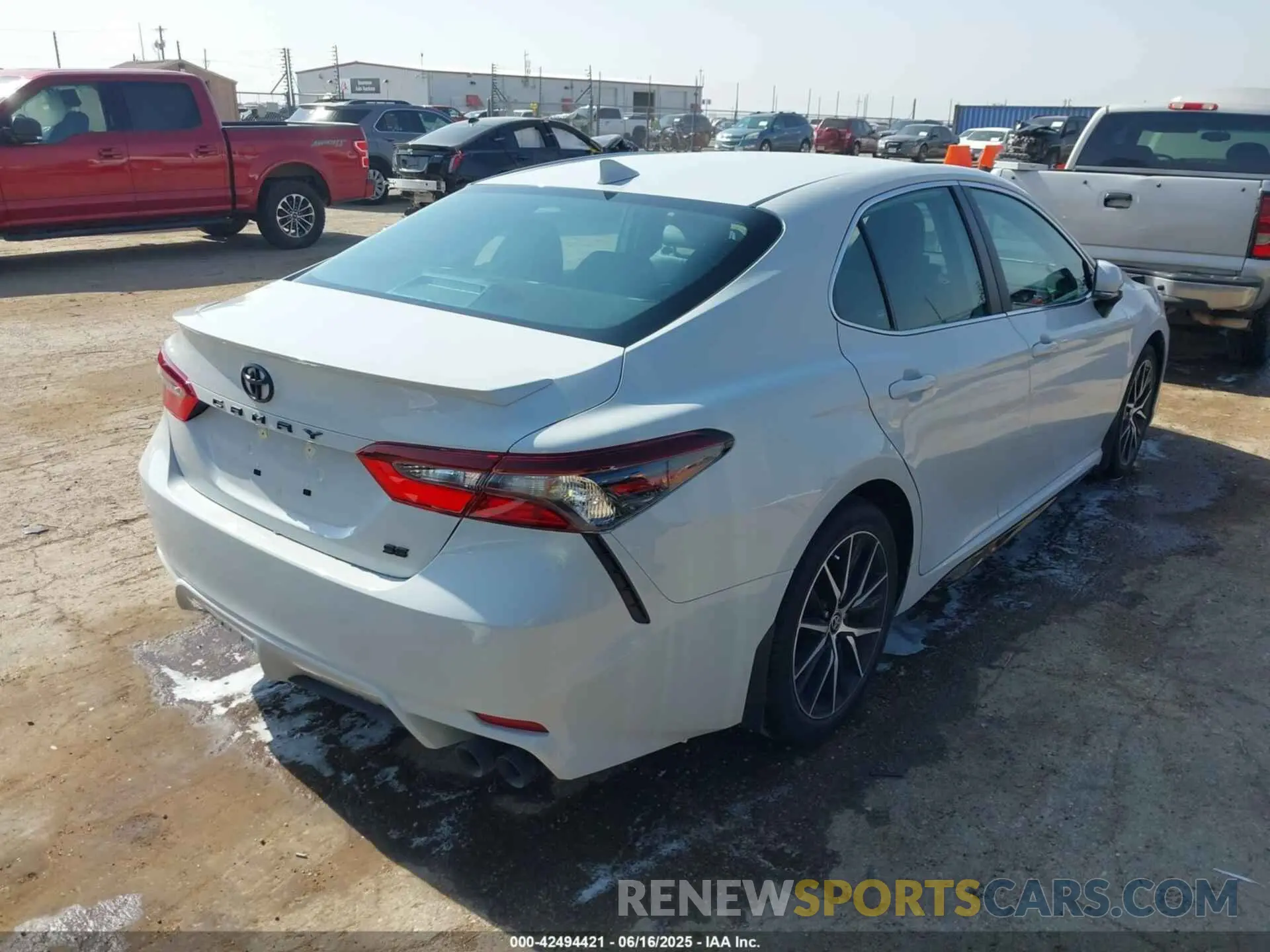 4 Photograph of a damaged car 4T1T11AK0NU013407 TOYOTA CAMRY 2022
