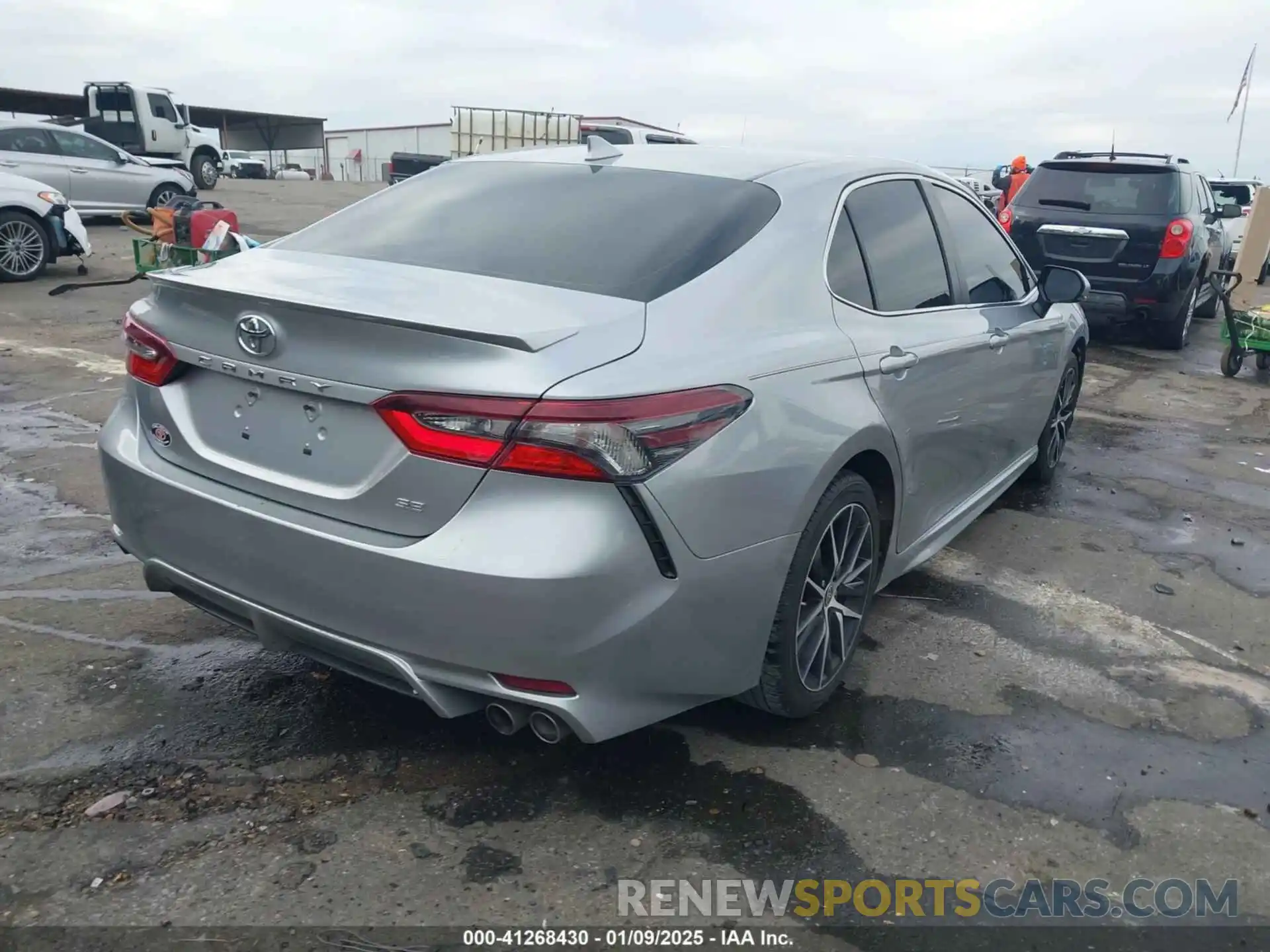 4 Photograph of a damaged car 4T1T11AK0NU620987 TOYOTA CAMRY 2022